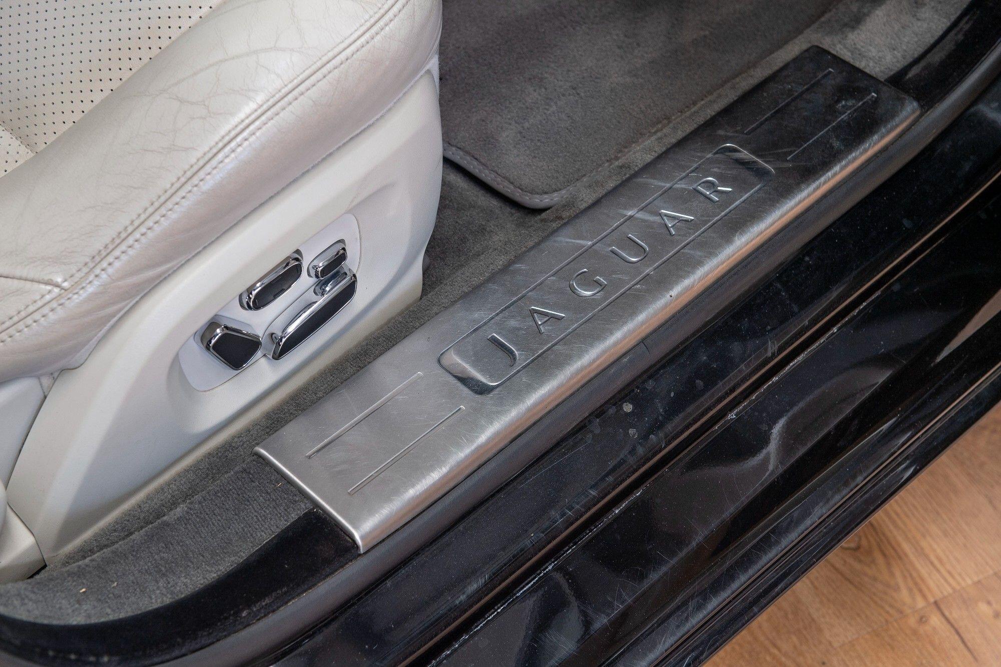 Jaguar XJ view 8