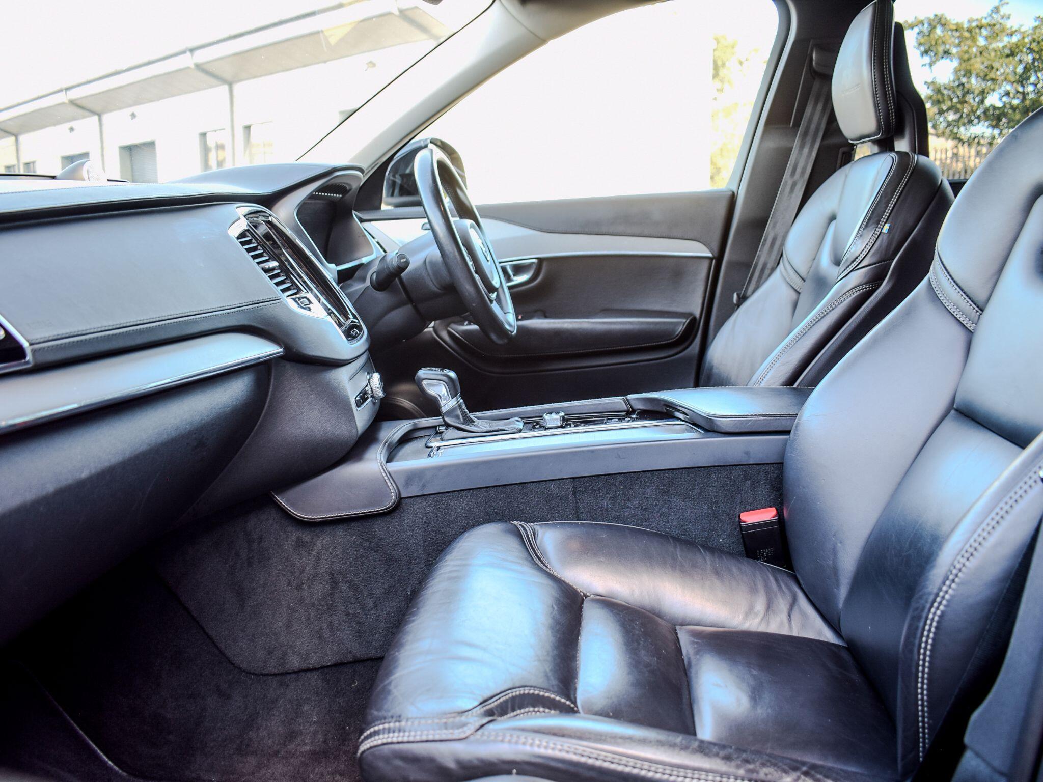 Volvo XC90 view 15