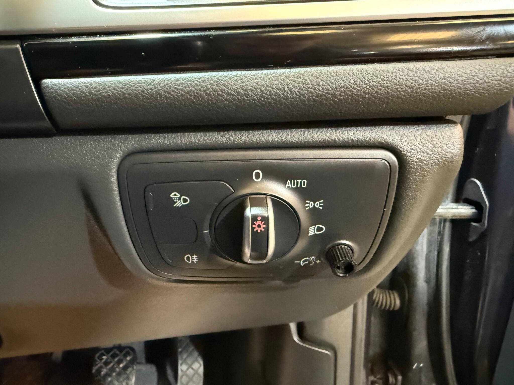 Audi A6 Avant view 34