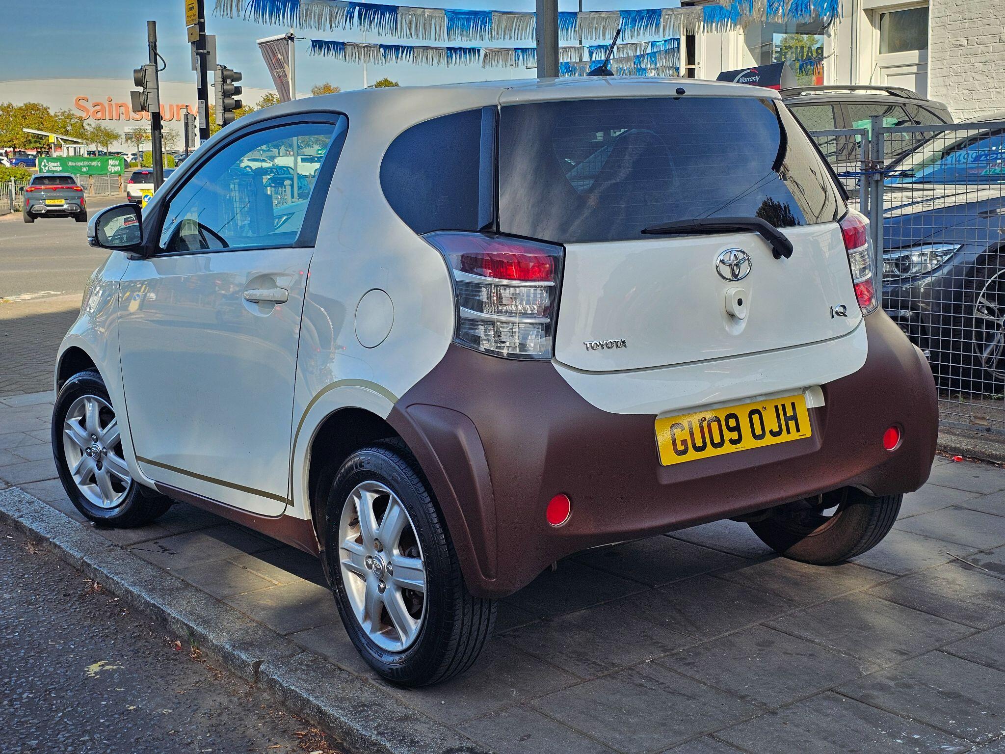 Toyota Iq view 6