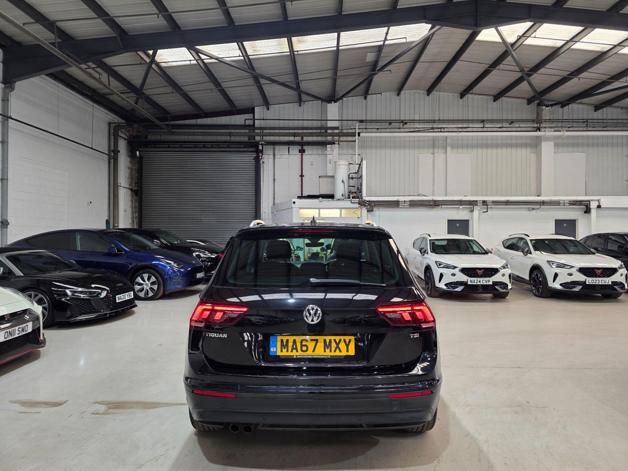 Volkswagen Tiguan view 4