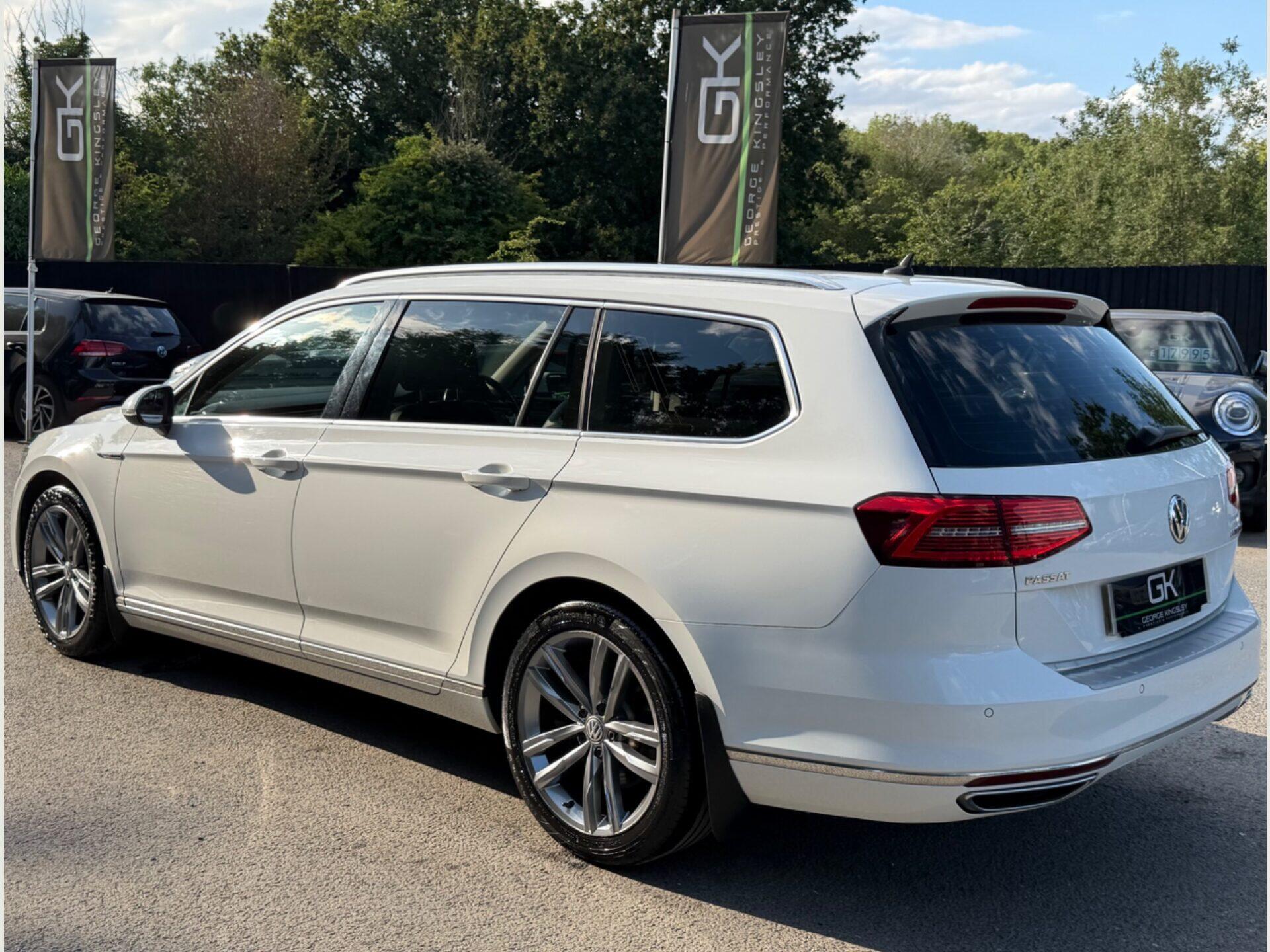 Volkswagen Passat view 2