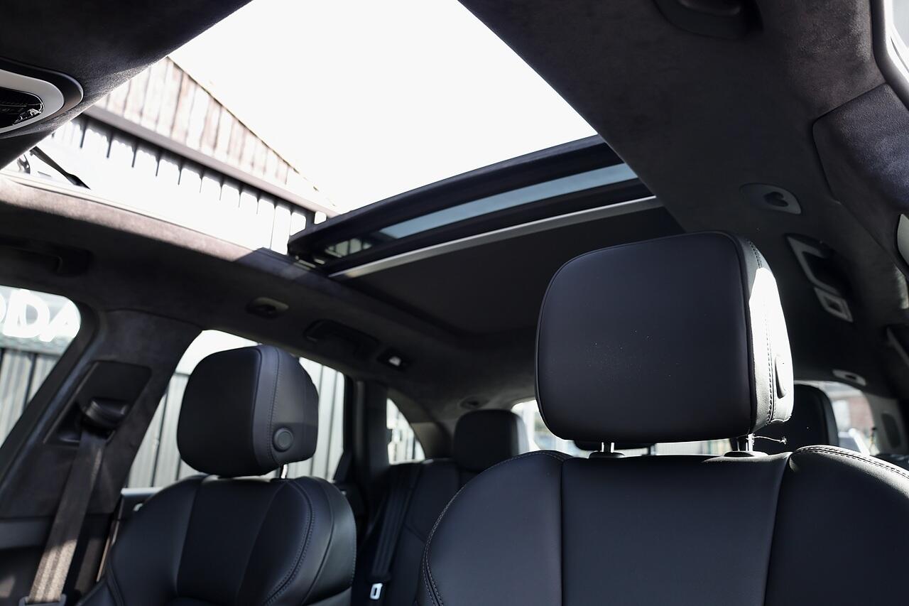 Porsche Macan view 12