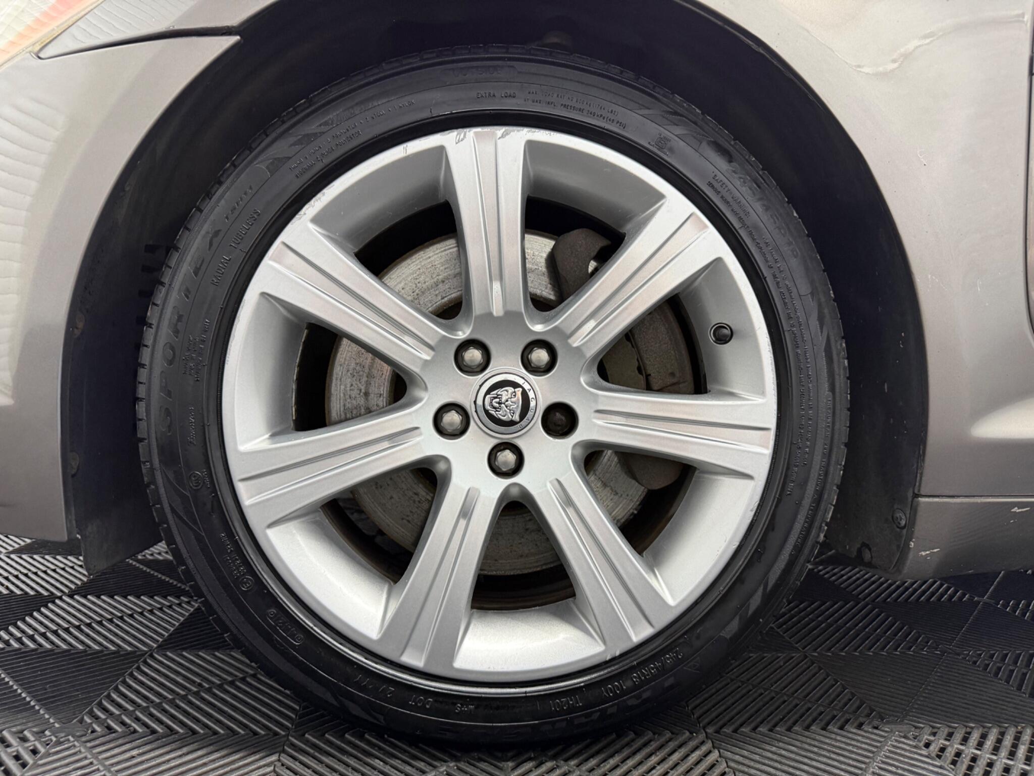 Jaguar XF view 22