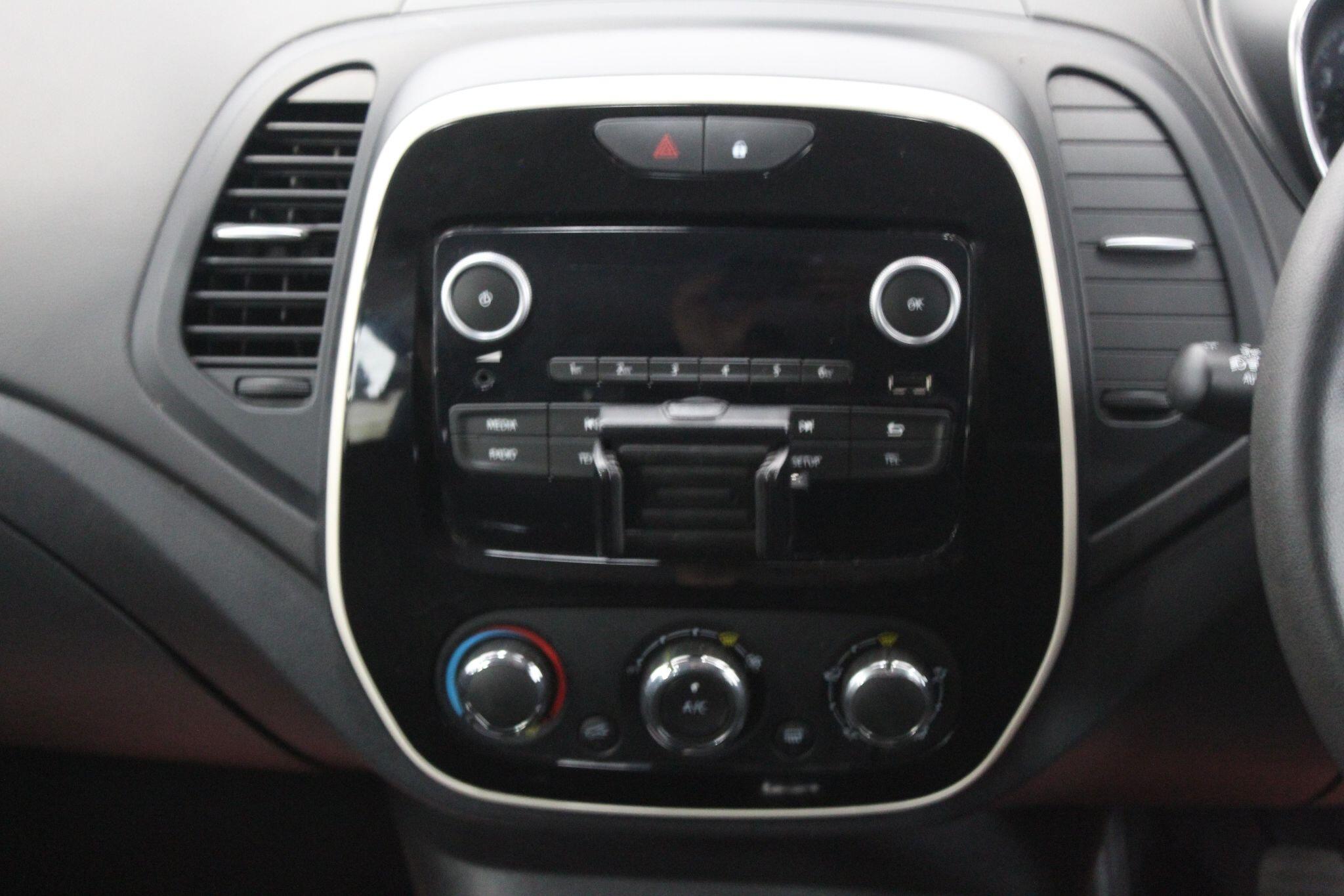 Renault Captur view 30