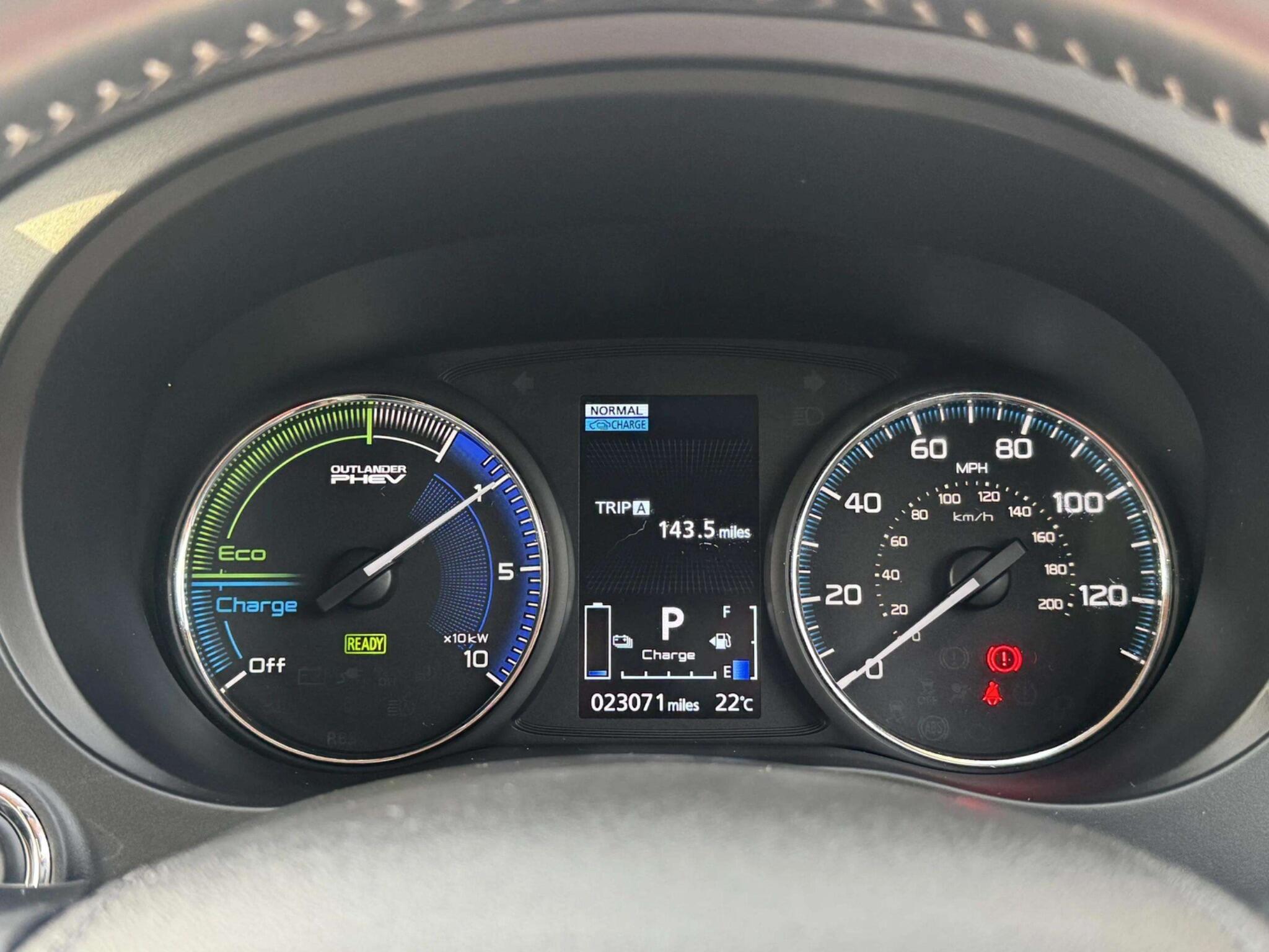 Mitsubishi Outlander view 6
