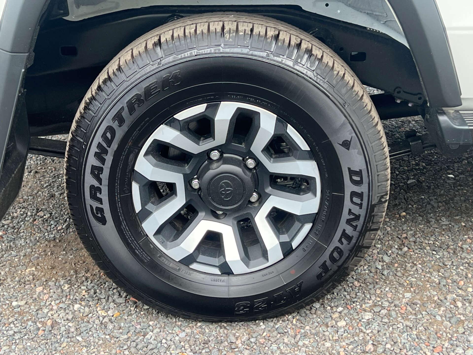 Toyota Land Cruiser view 8