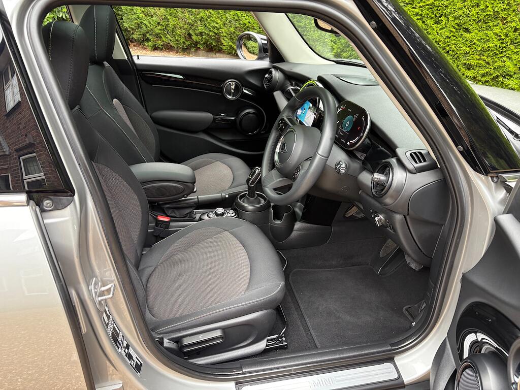 Mini Hatch view 6