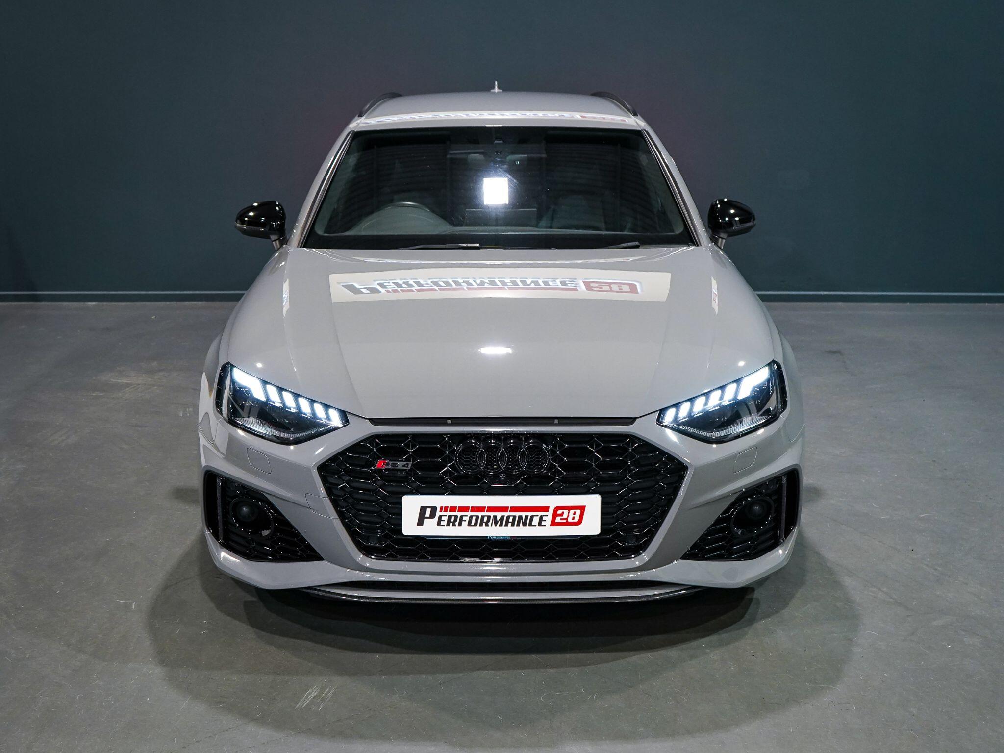 Audi RS4 view 3