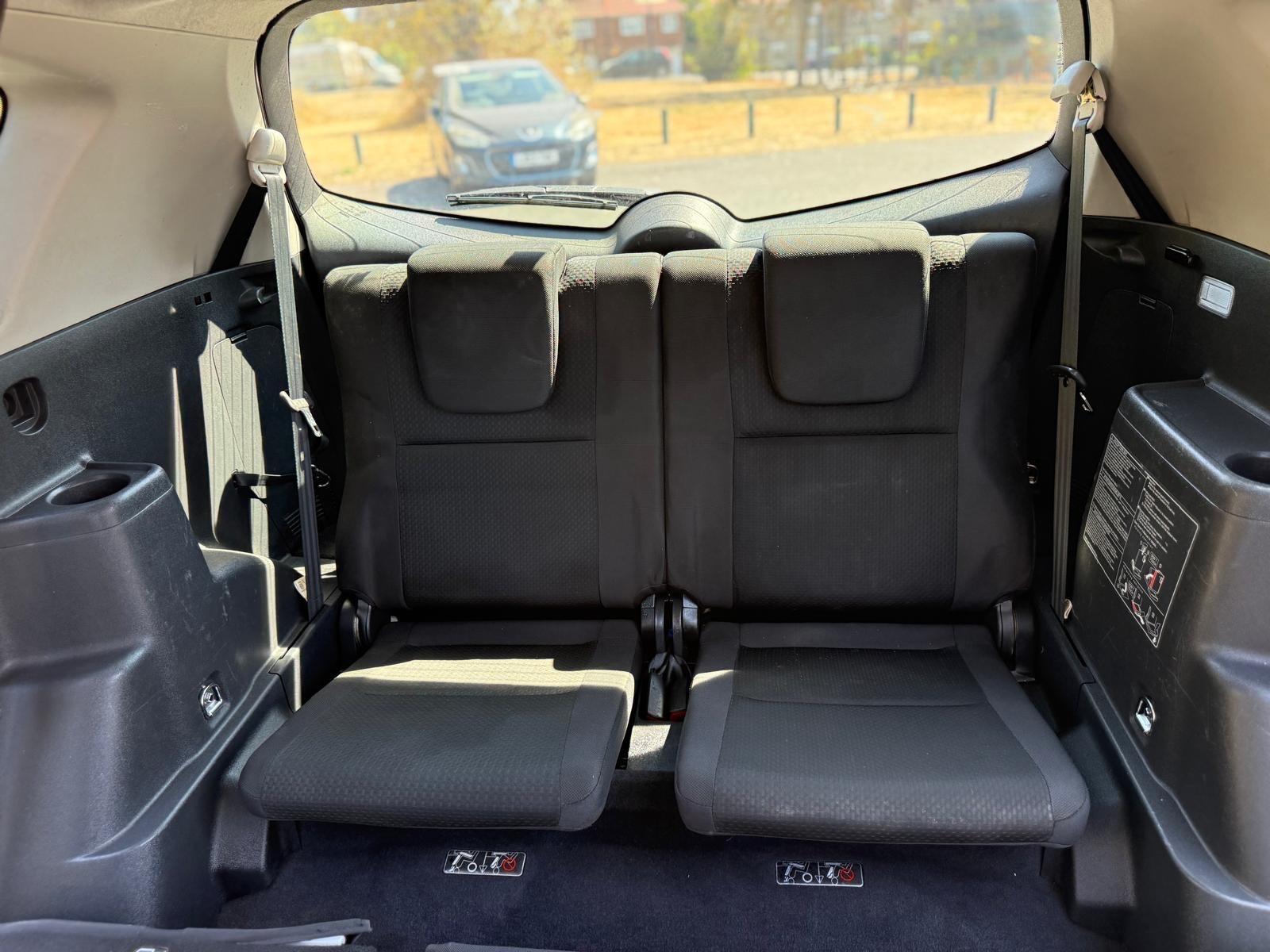 Toyota Corolla Verso view 30