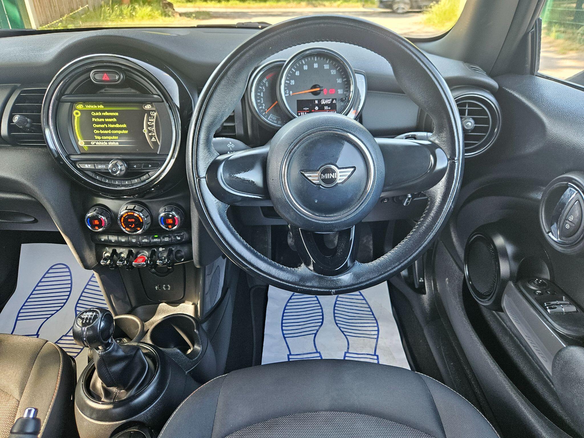 2018 MINI Hatch image 22