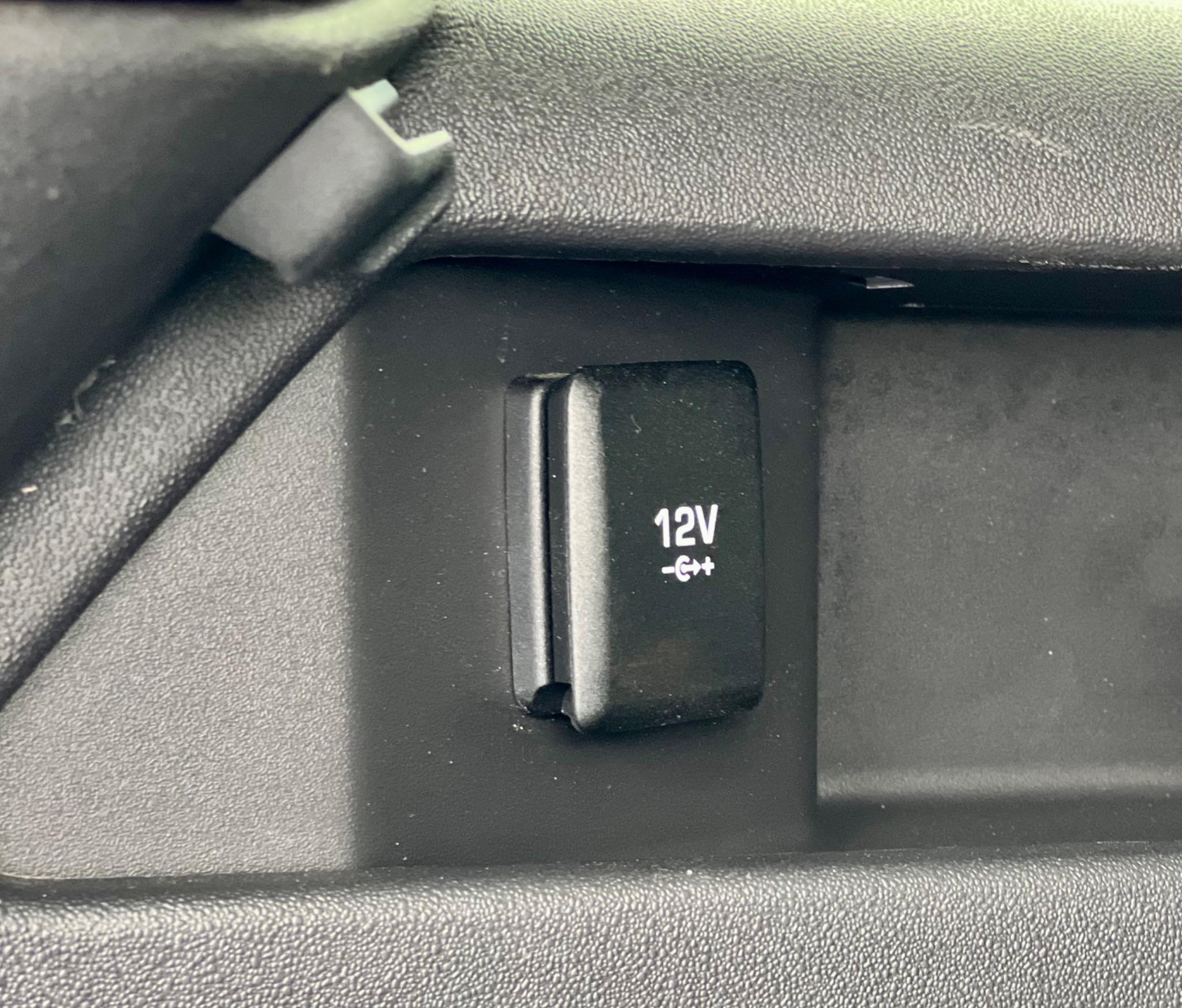 Land Rover Discovery Sport view 47