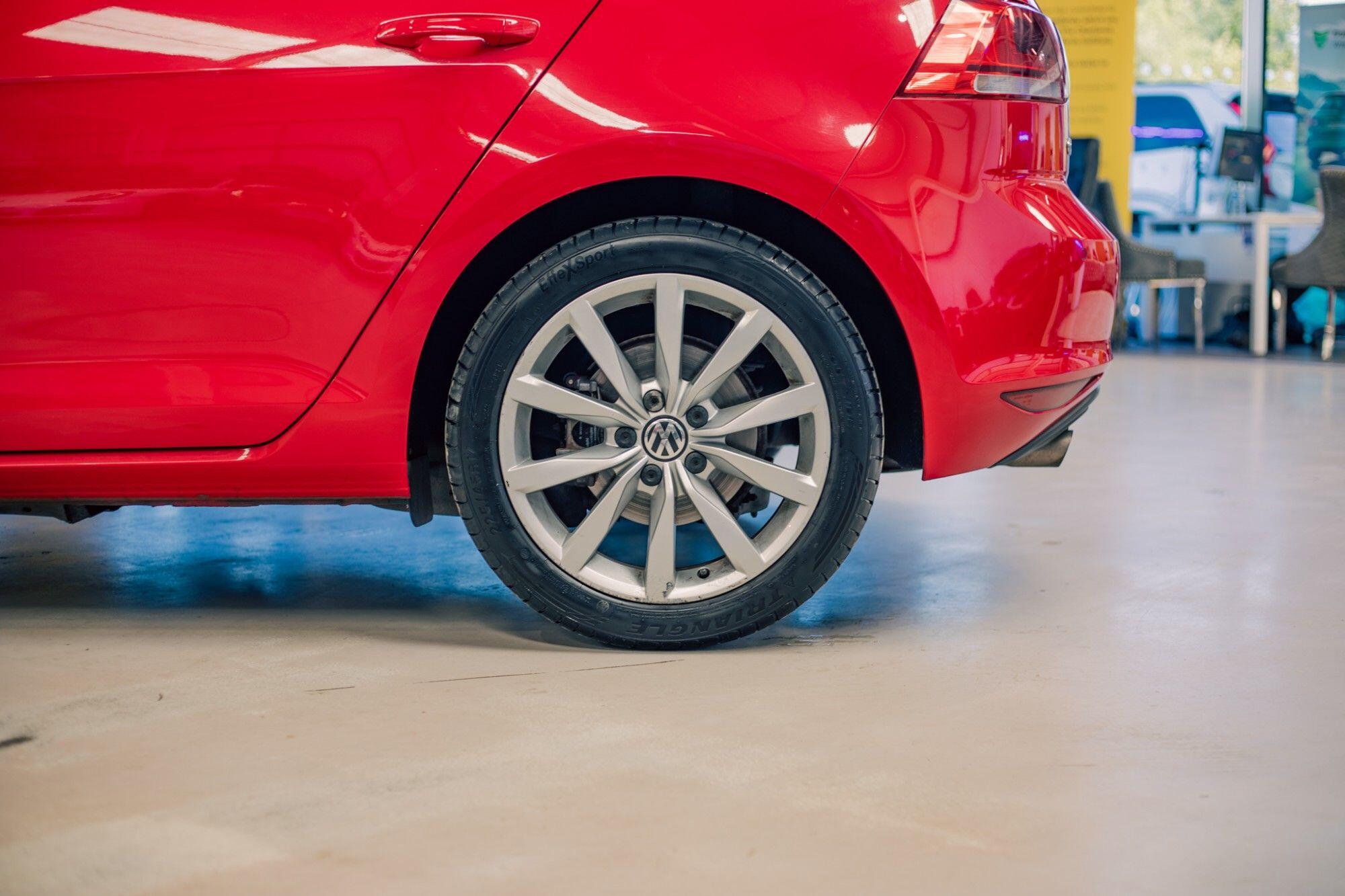 Volkswagen Golf view 6