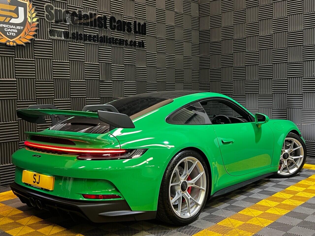 Porsche 911 view 17