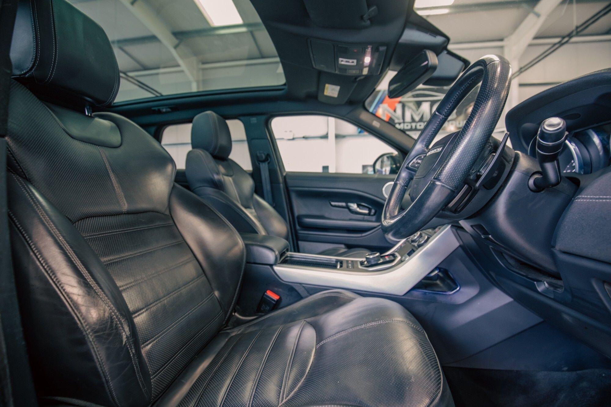 Land Rover Range Rover Evoque view 3