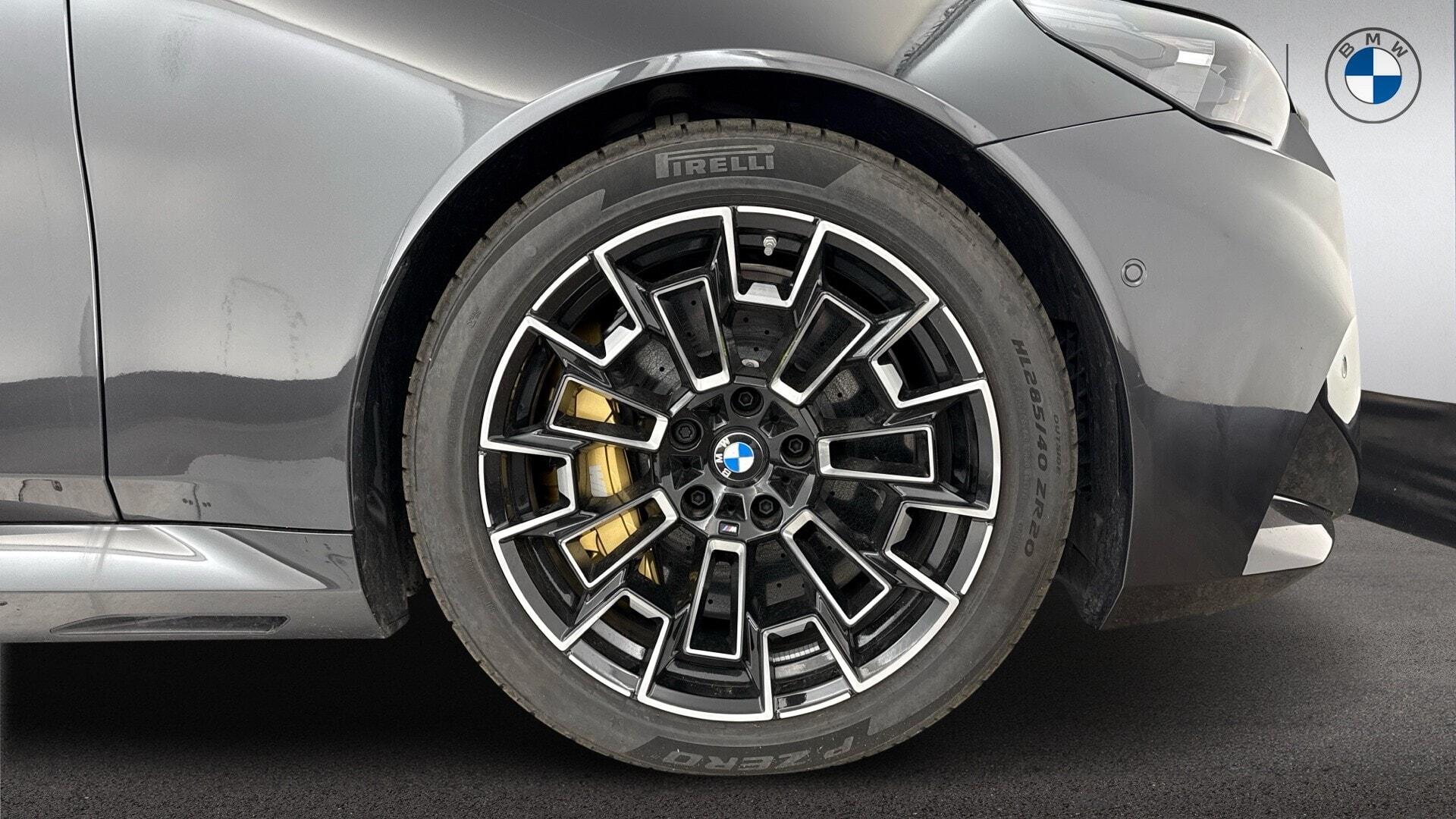 BMW M5 view 14