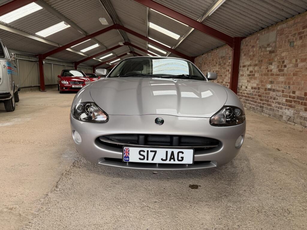 Jaguar XK8 view 8