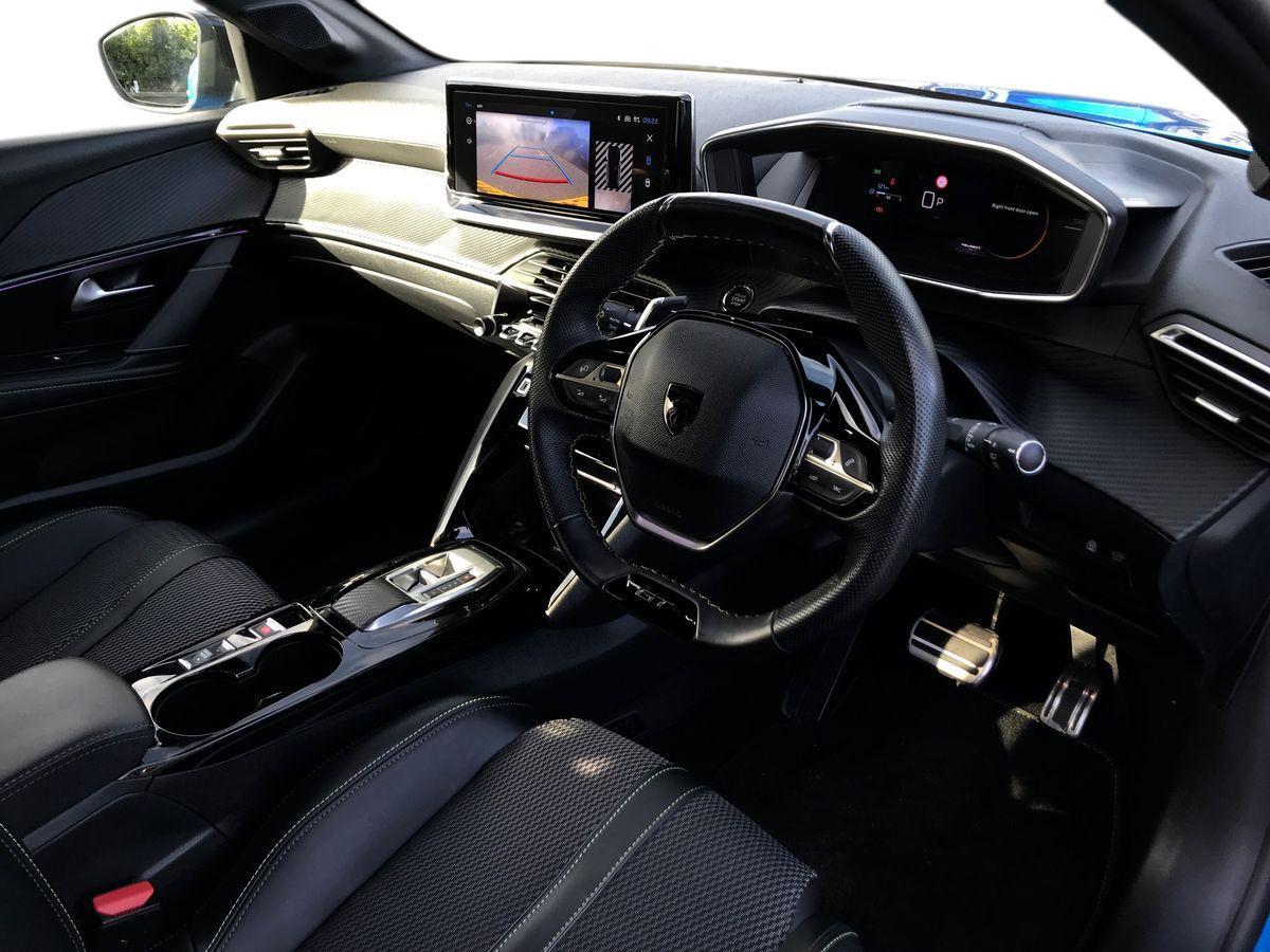 Peugeot 208 view 3