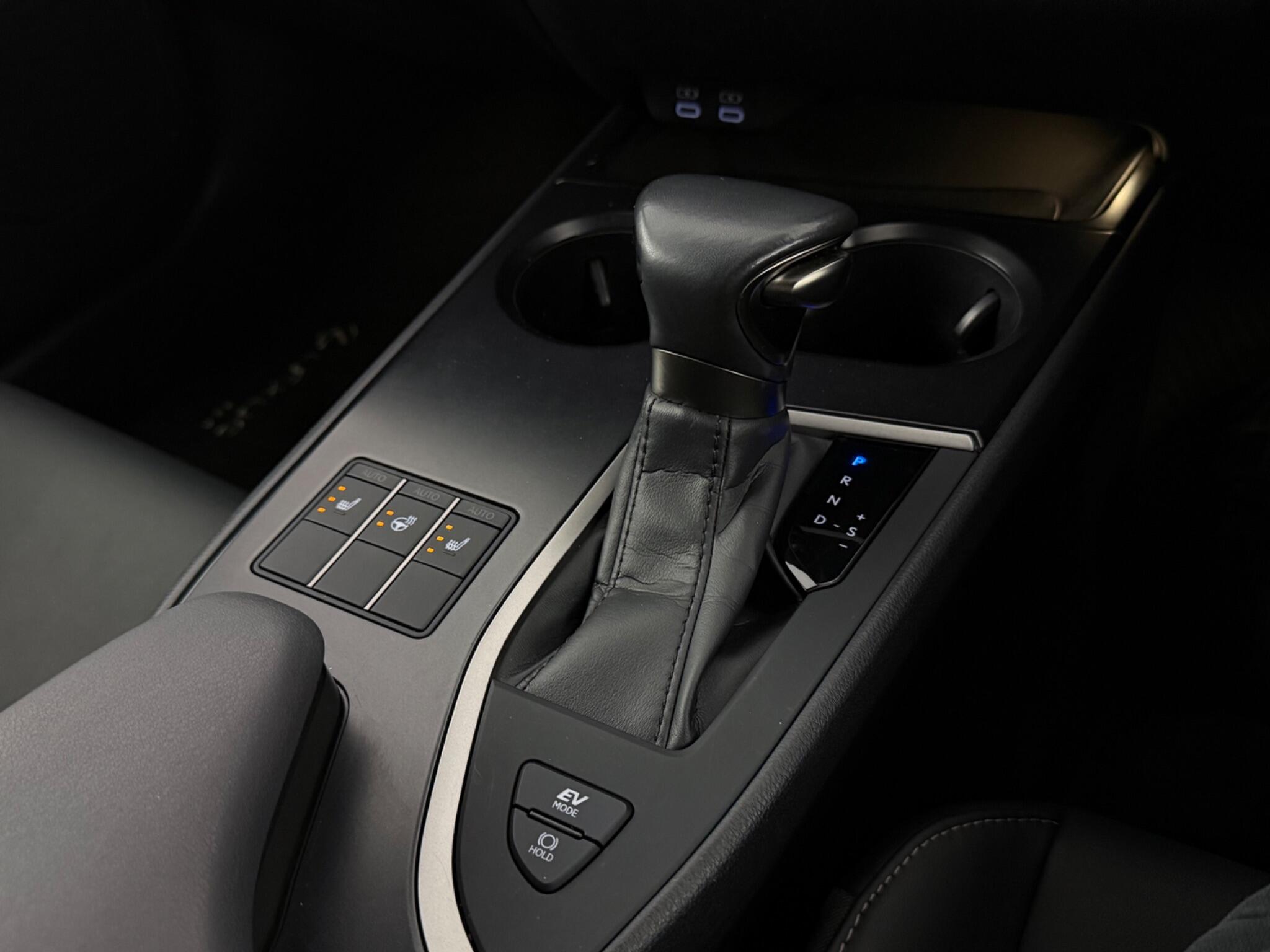 Lexus Ux view 17