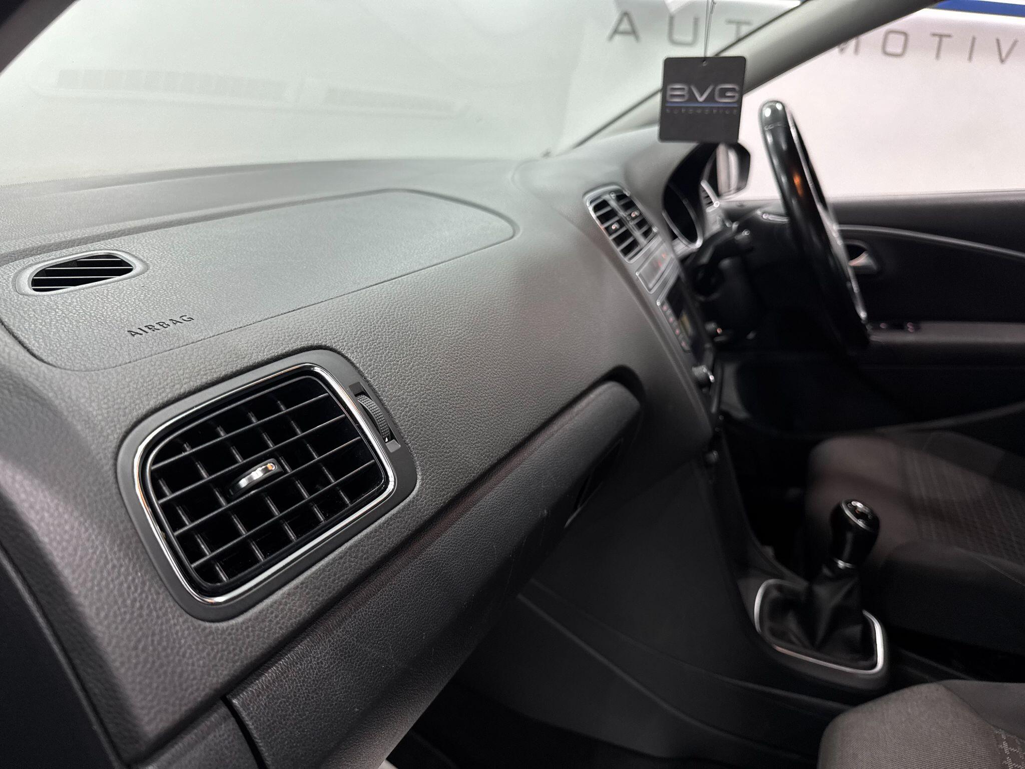Volkswagen Polo view 50