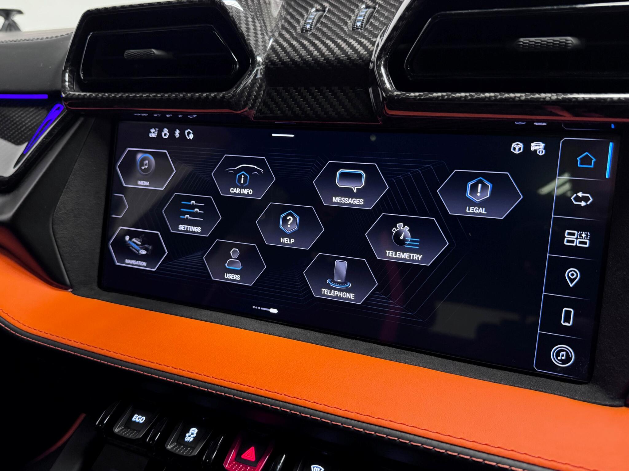 Lamborghini Urus view 80