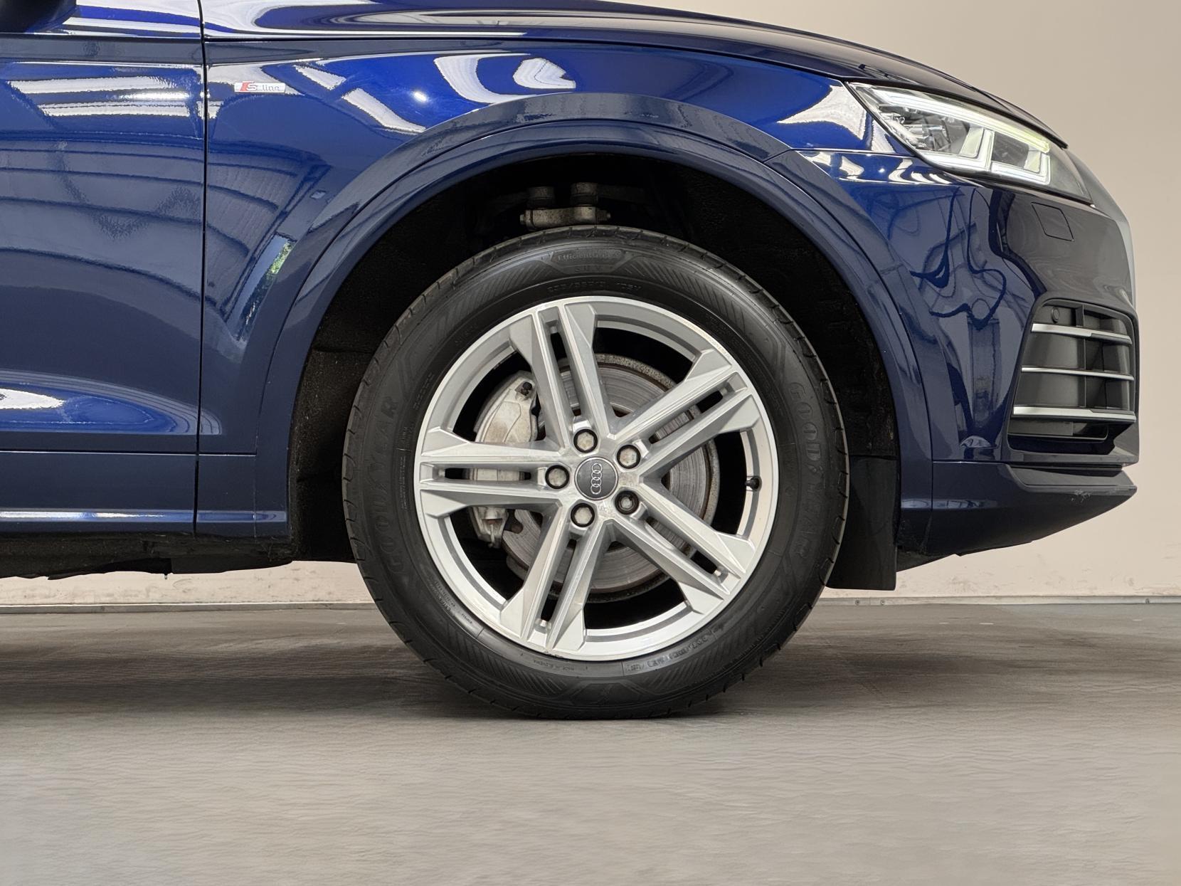 Audi Q5 view 19