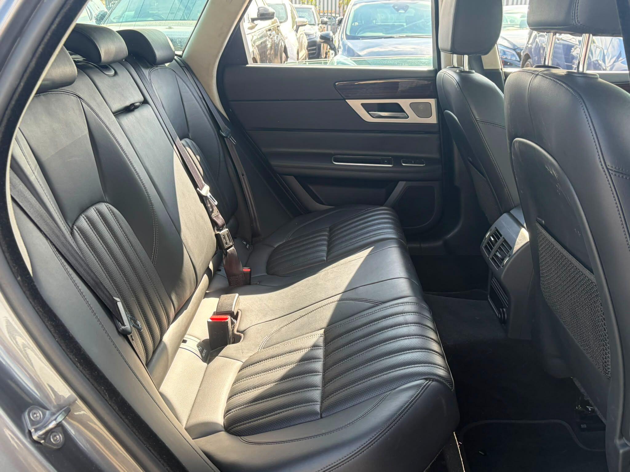 Jaguar XF view 12