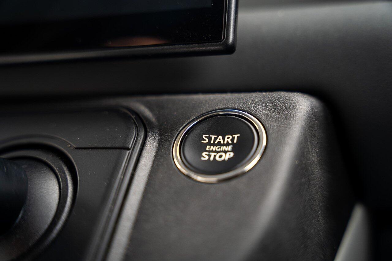 Land Rover Defender view 86