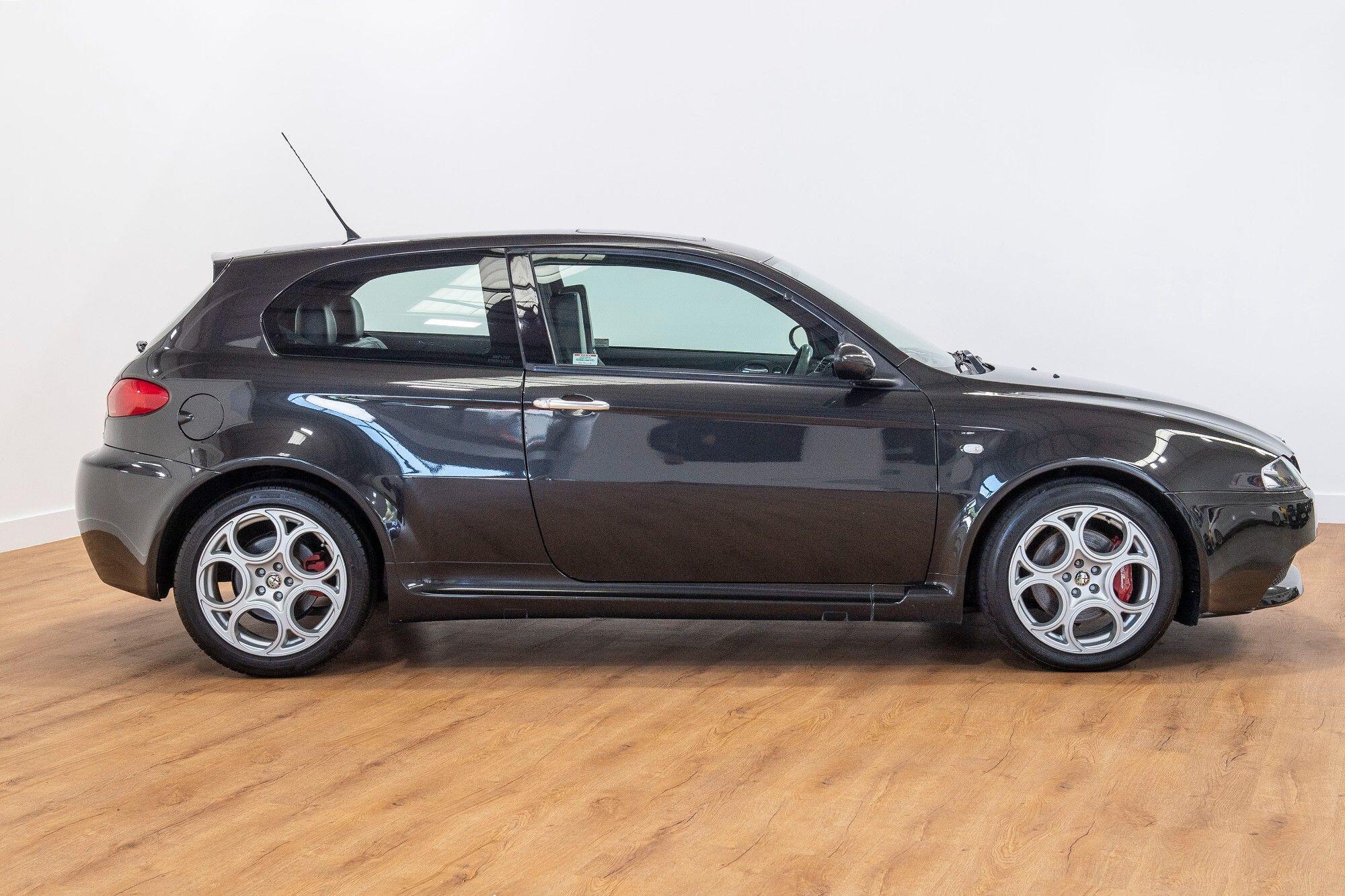Alfa Romeo 147 view 3