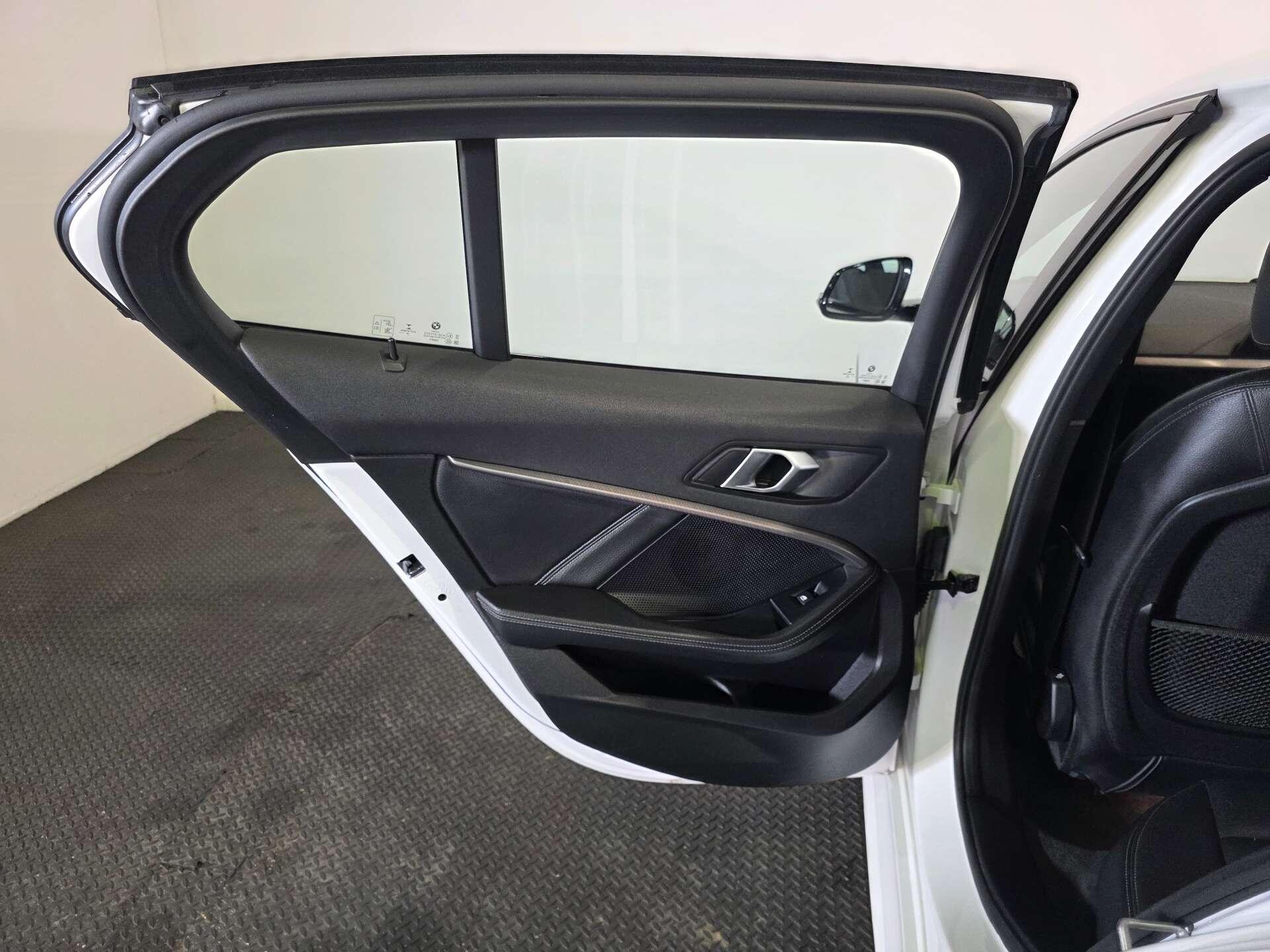BMW 1 Series view 42