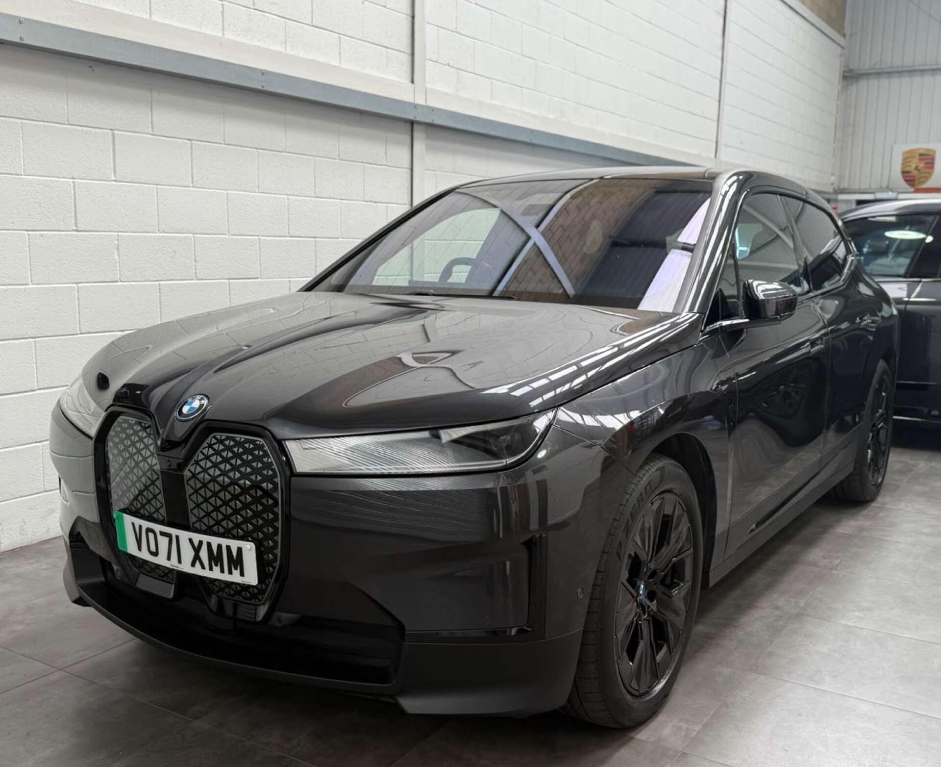 BMW Ix view 3