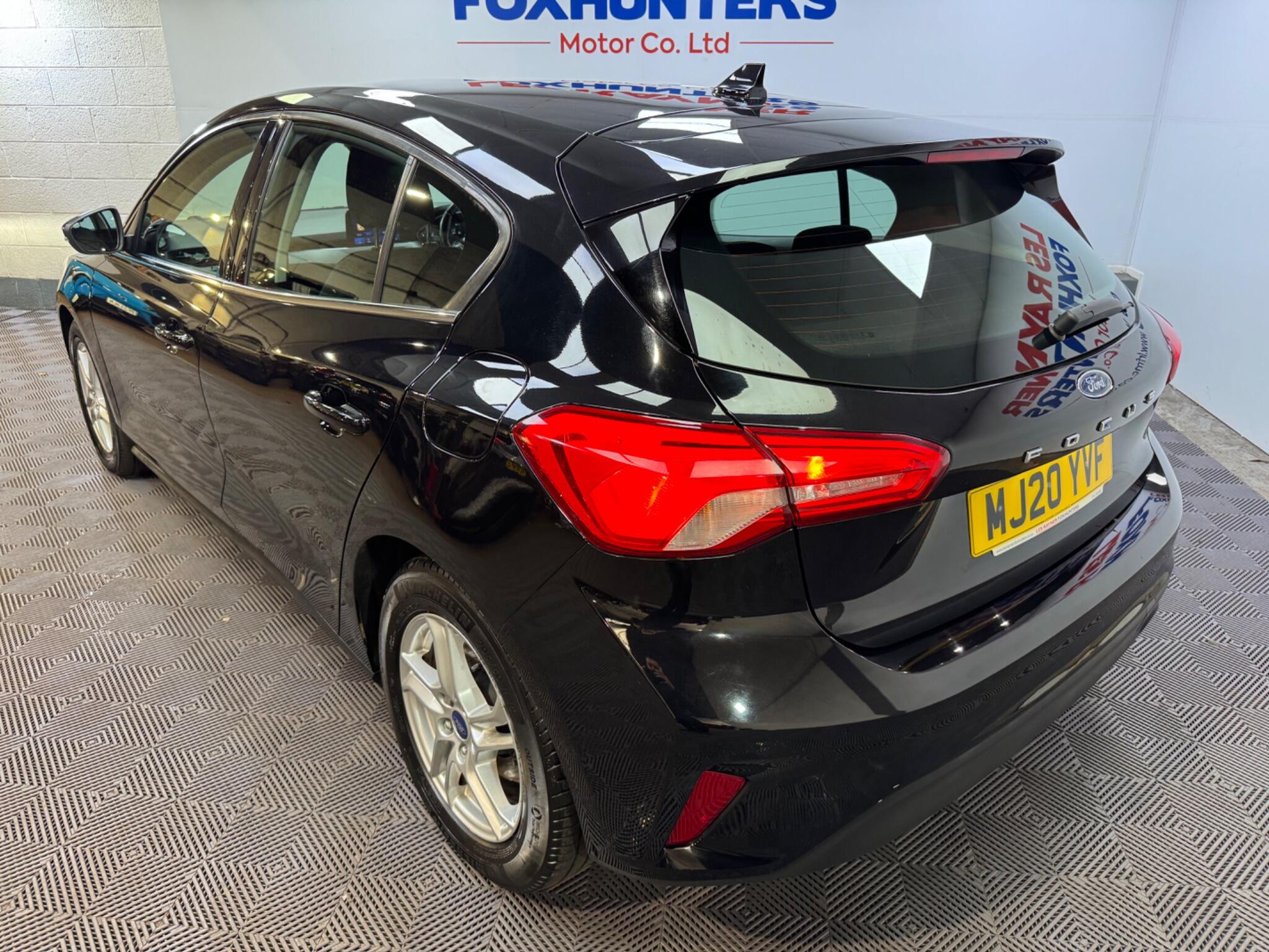 Ford Focus view 22