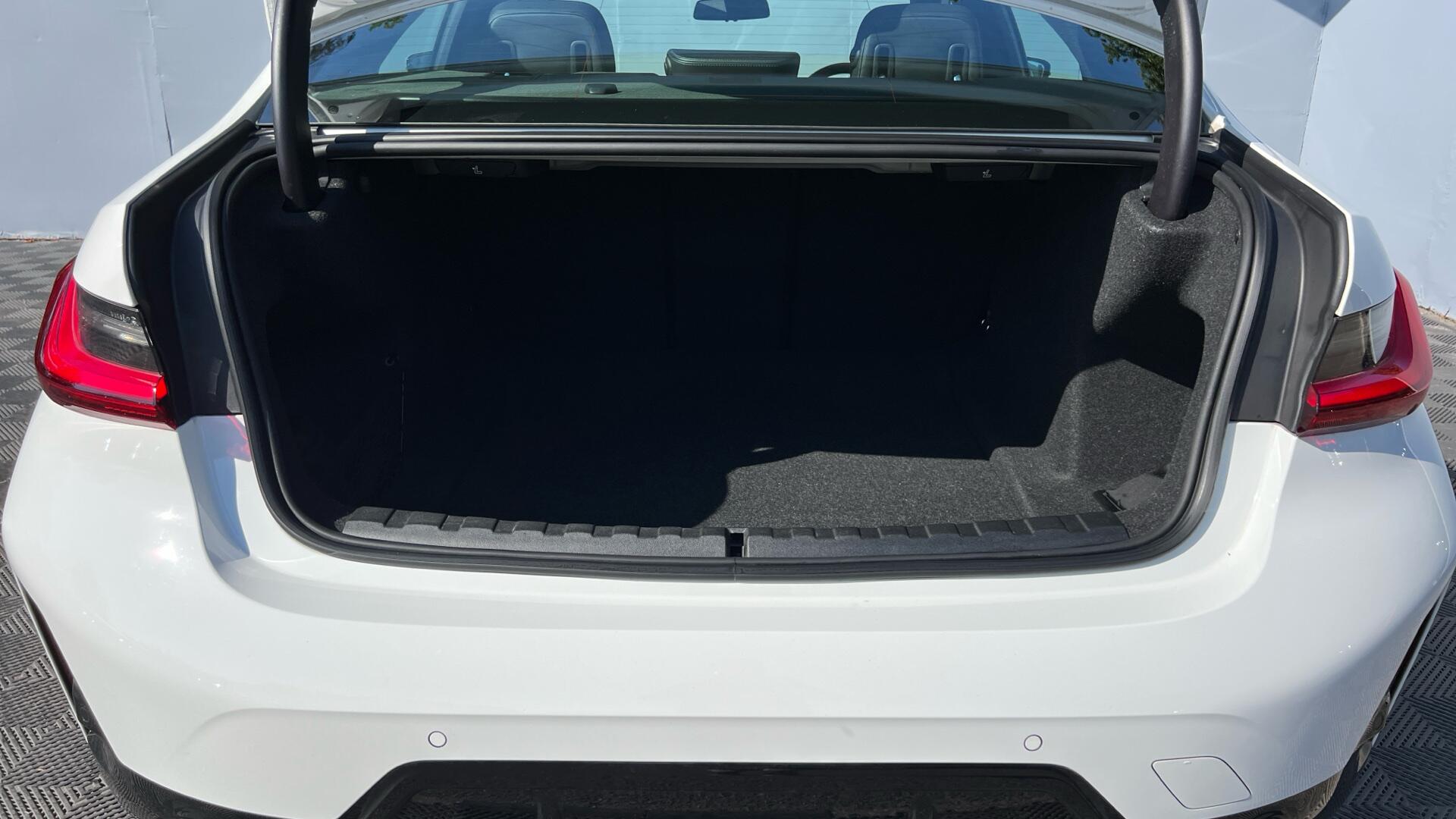 BMW 3 Series view 13