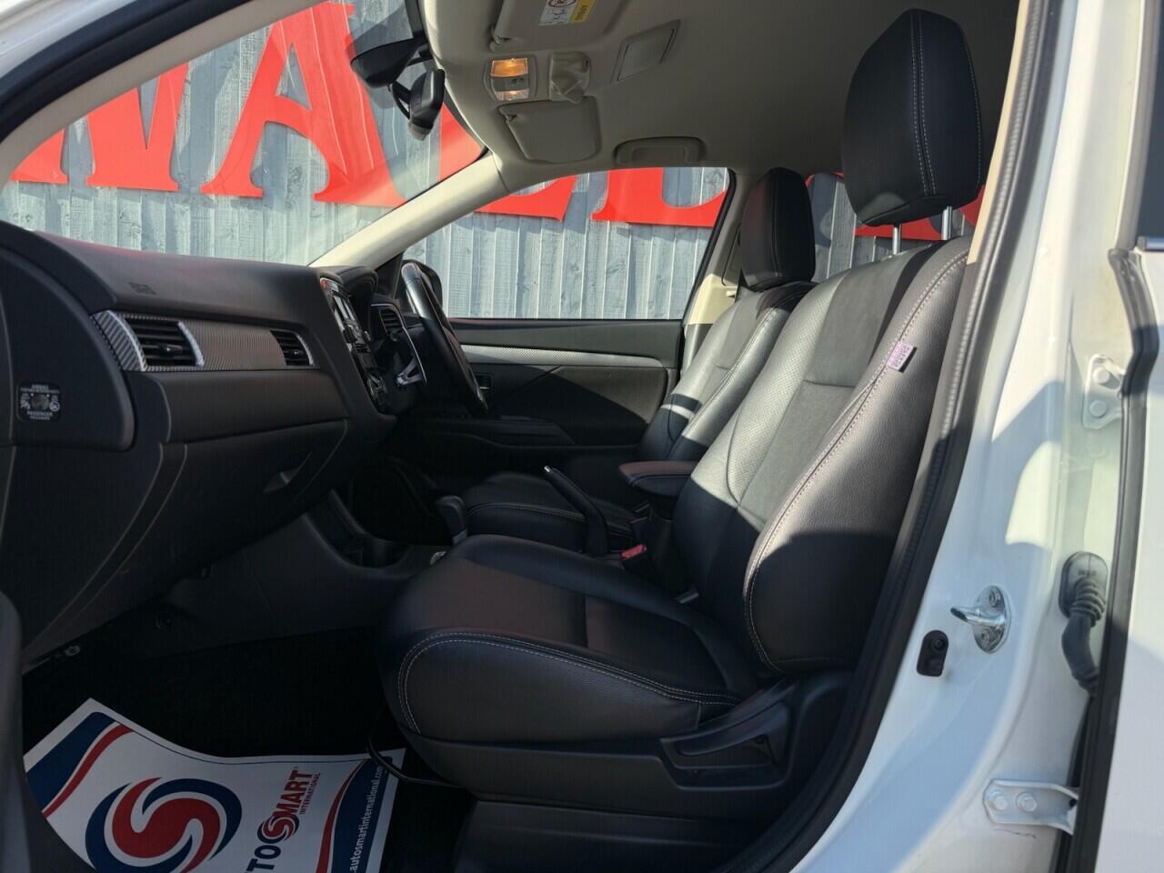 Mitsubishi Outlander view 18