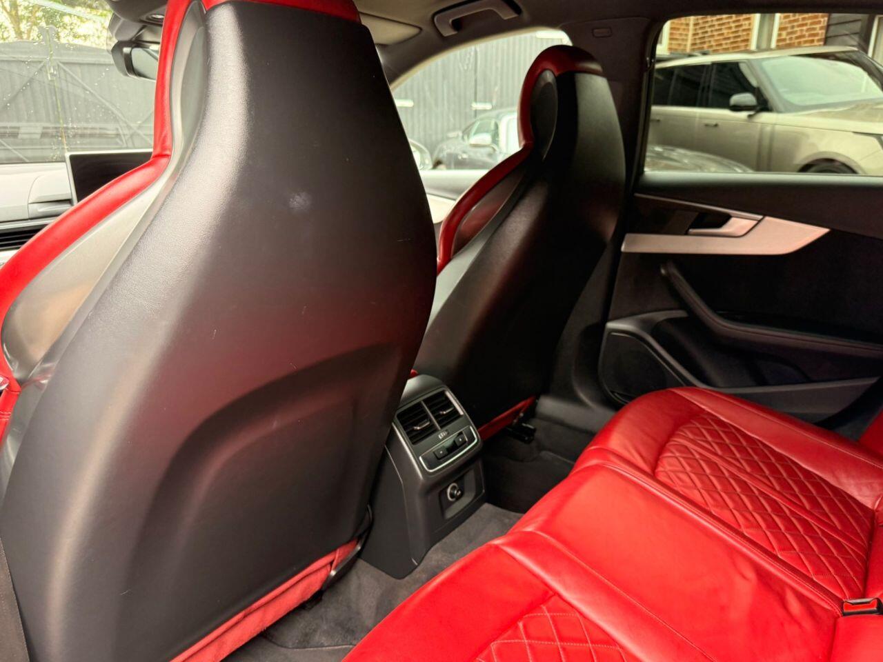 Audi S4 view 13
