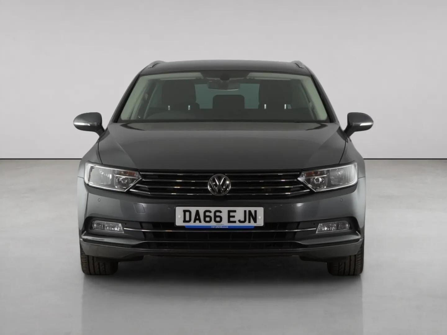 Volkswagen Passat view 5