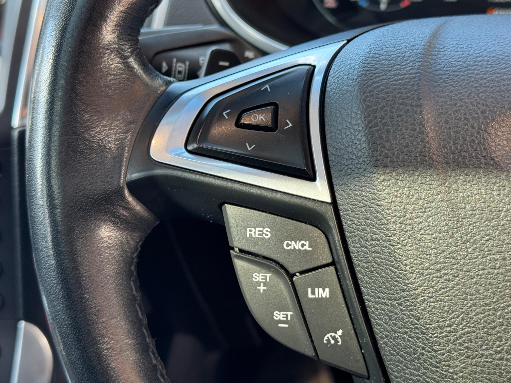 Ford Edge view 22