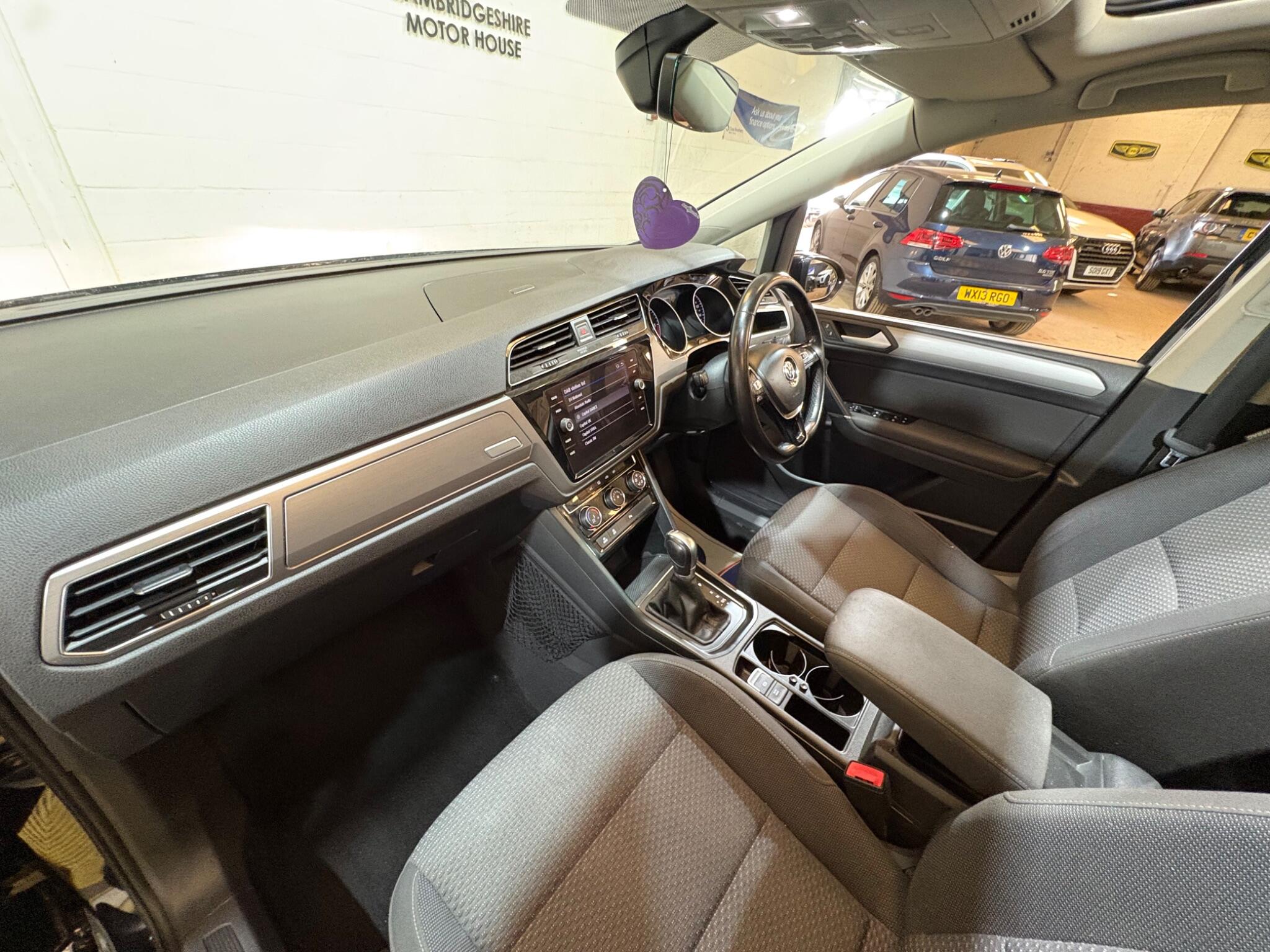 Volkswagen Touran view 71