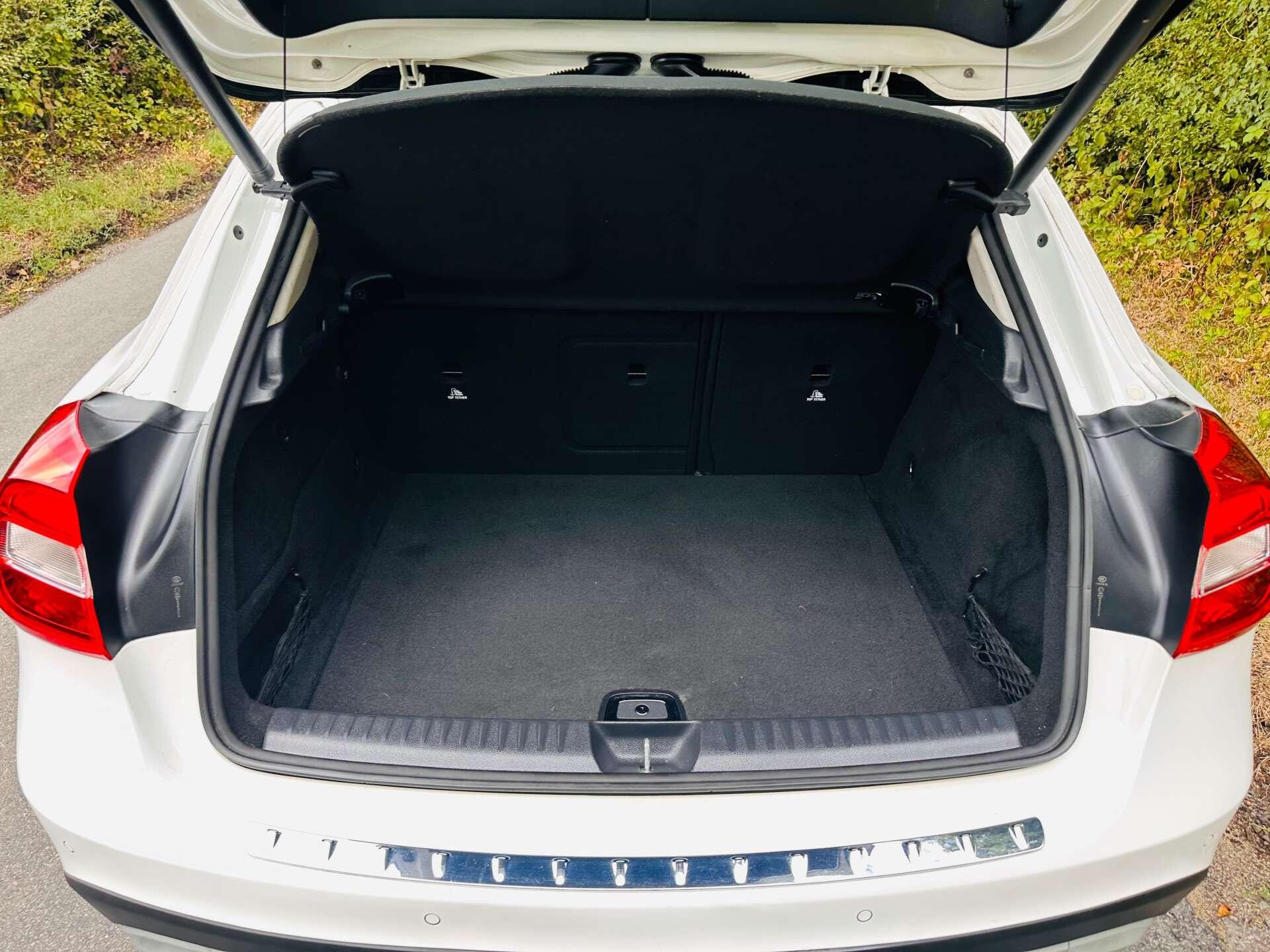 Mercedes-Benz Gla view 35