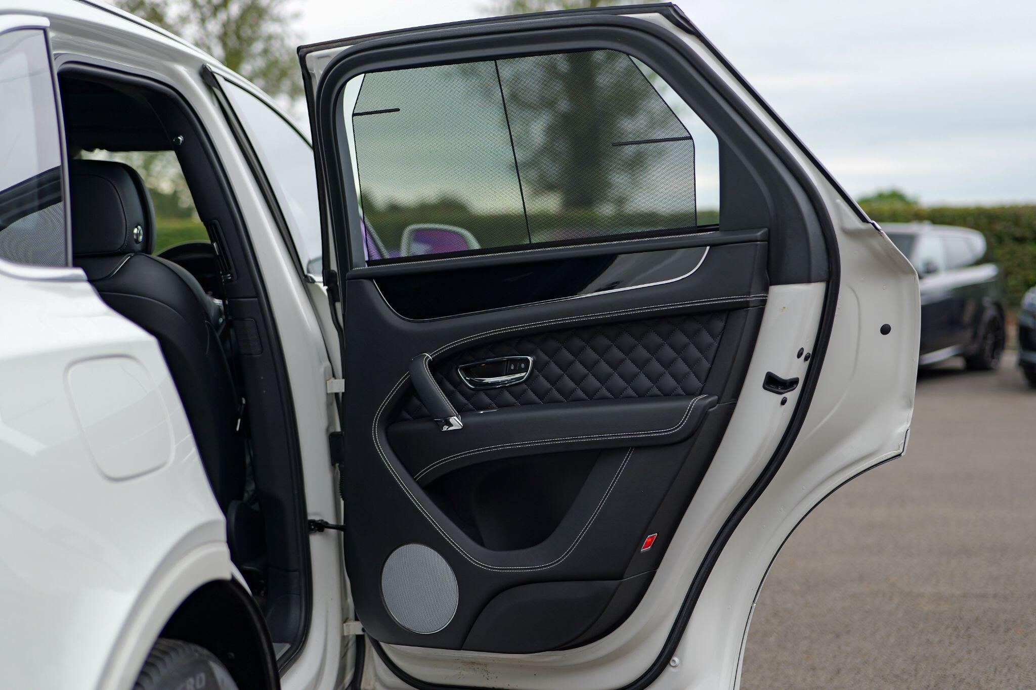 Bentley Bentayga view 34