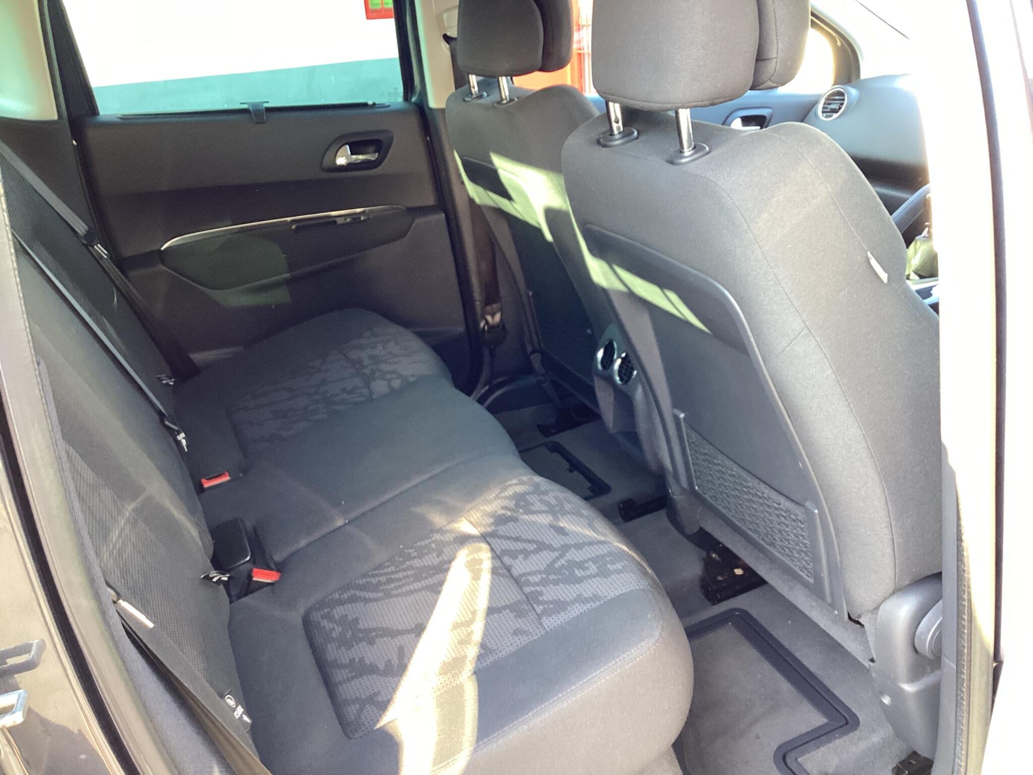 Peugeot 3008 view 16