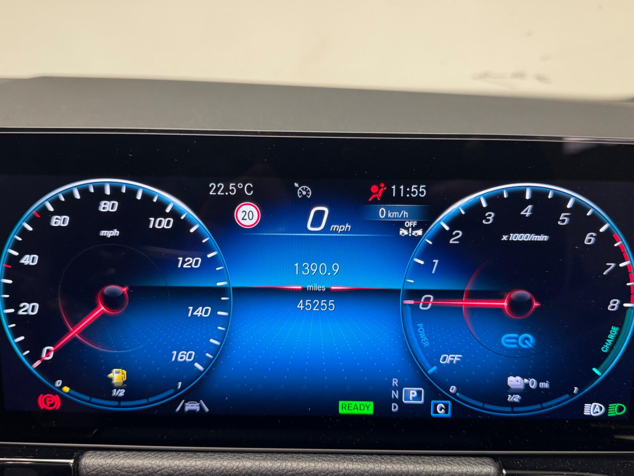 Mercedes-Benz Gla view 23
