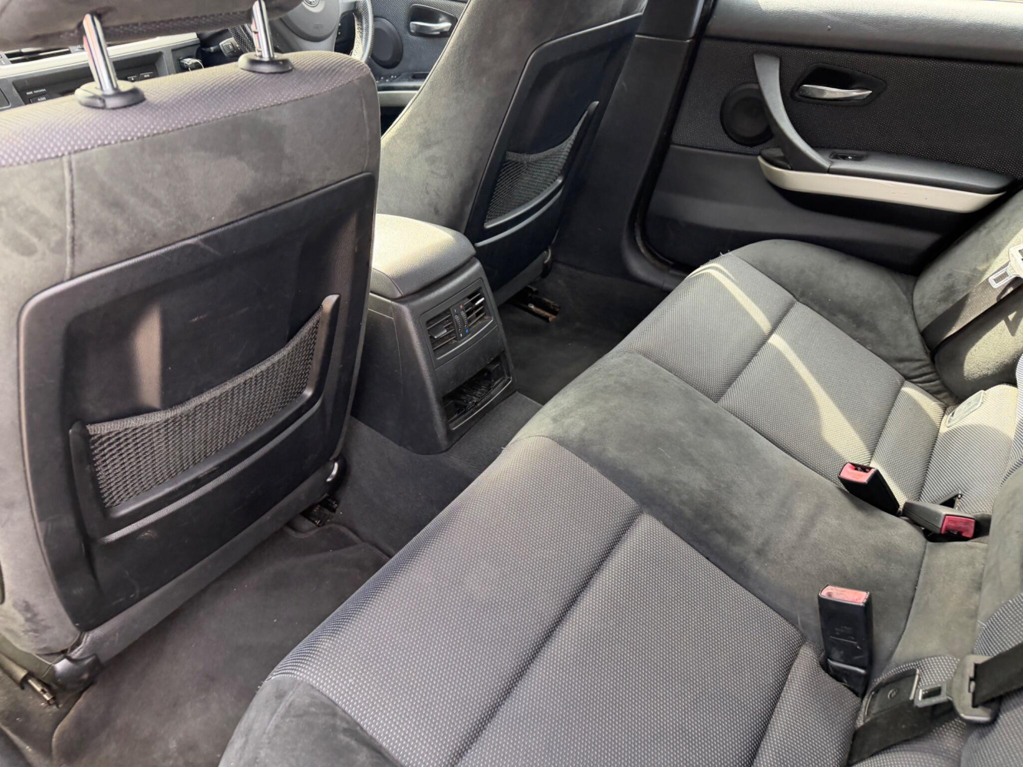 BMW 3 Series view 24