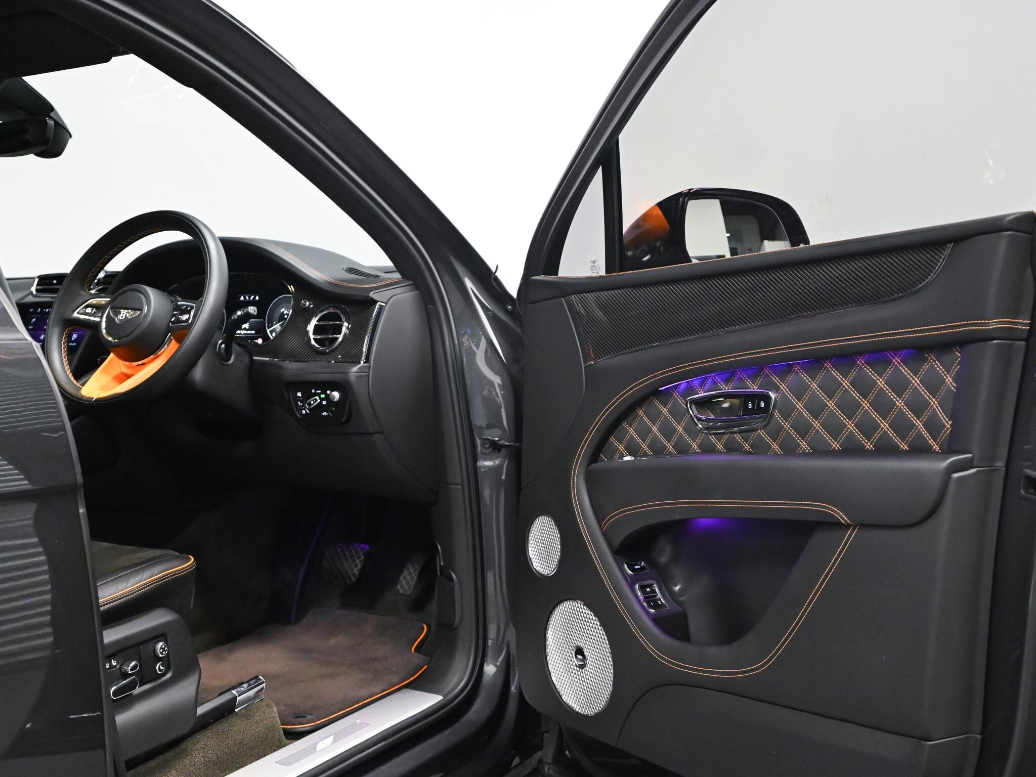 Bentley Bentayga view 35