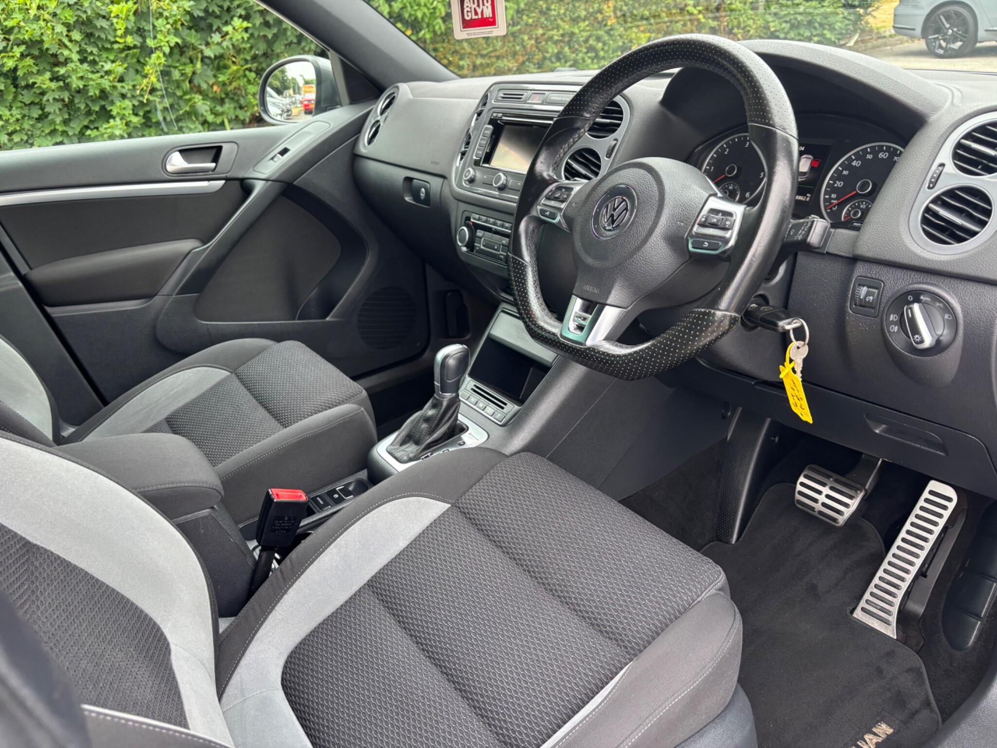 Volkswagen Tiguan view 12