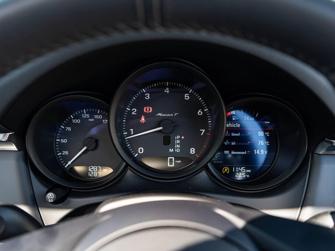 Porsche Macan view 19