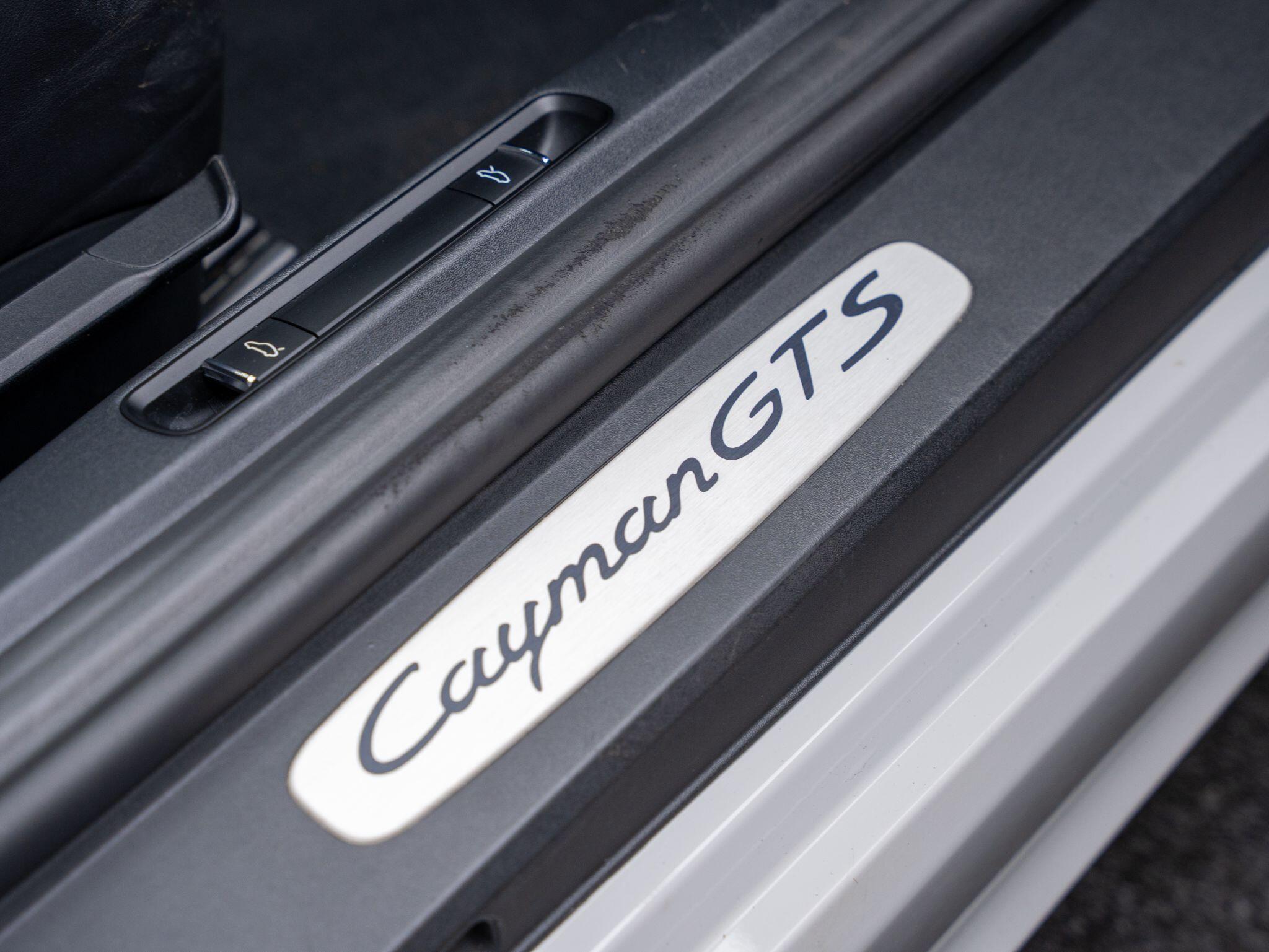 Porsche Cayman view 36