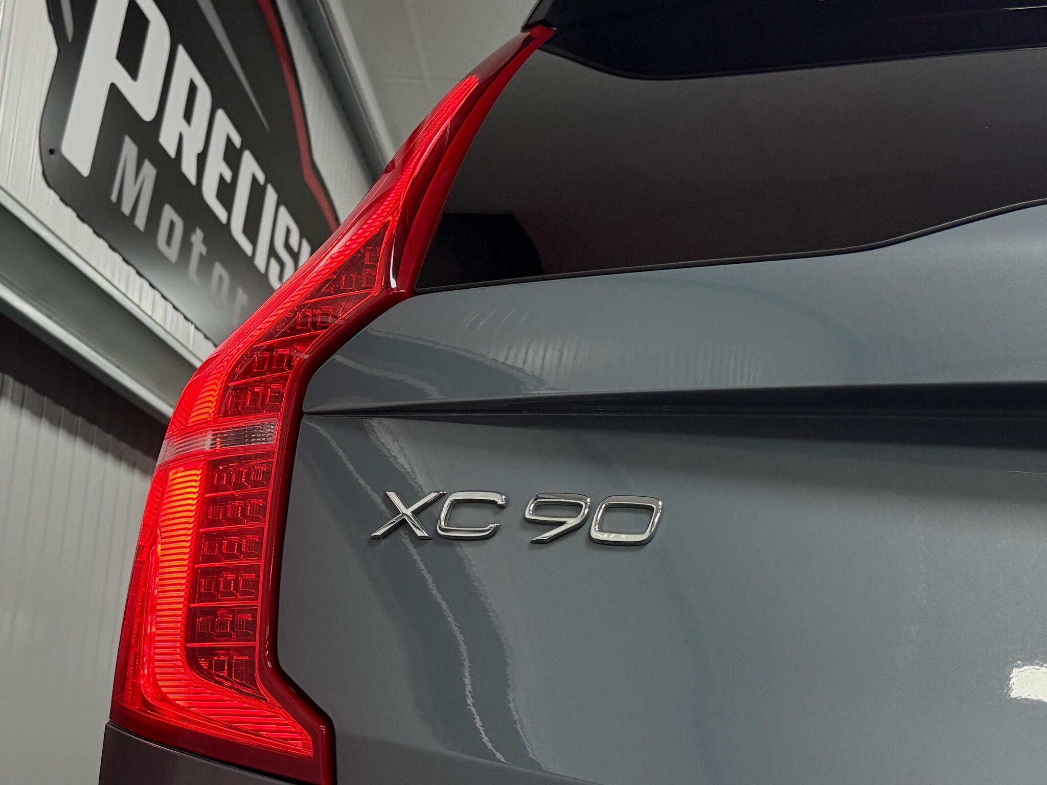 Volvo XC90 view 36