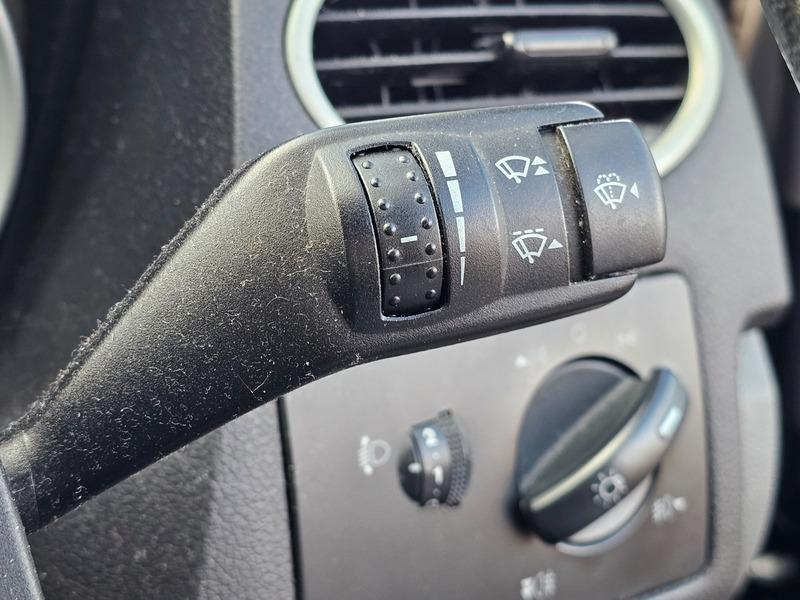2008 Ford Focus image 22