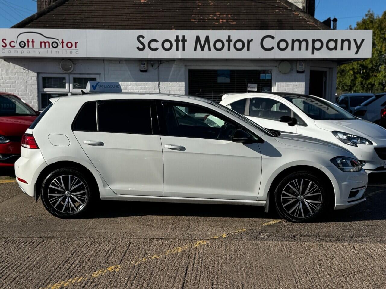 Volkswagen Golf view 9